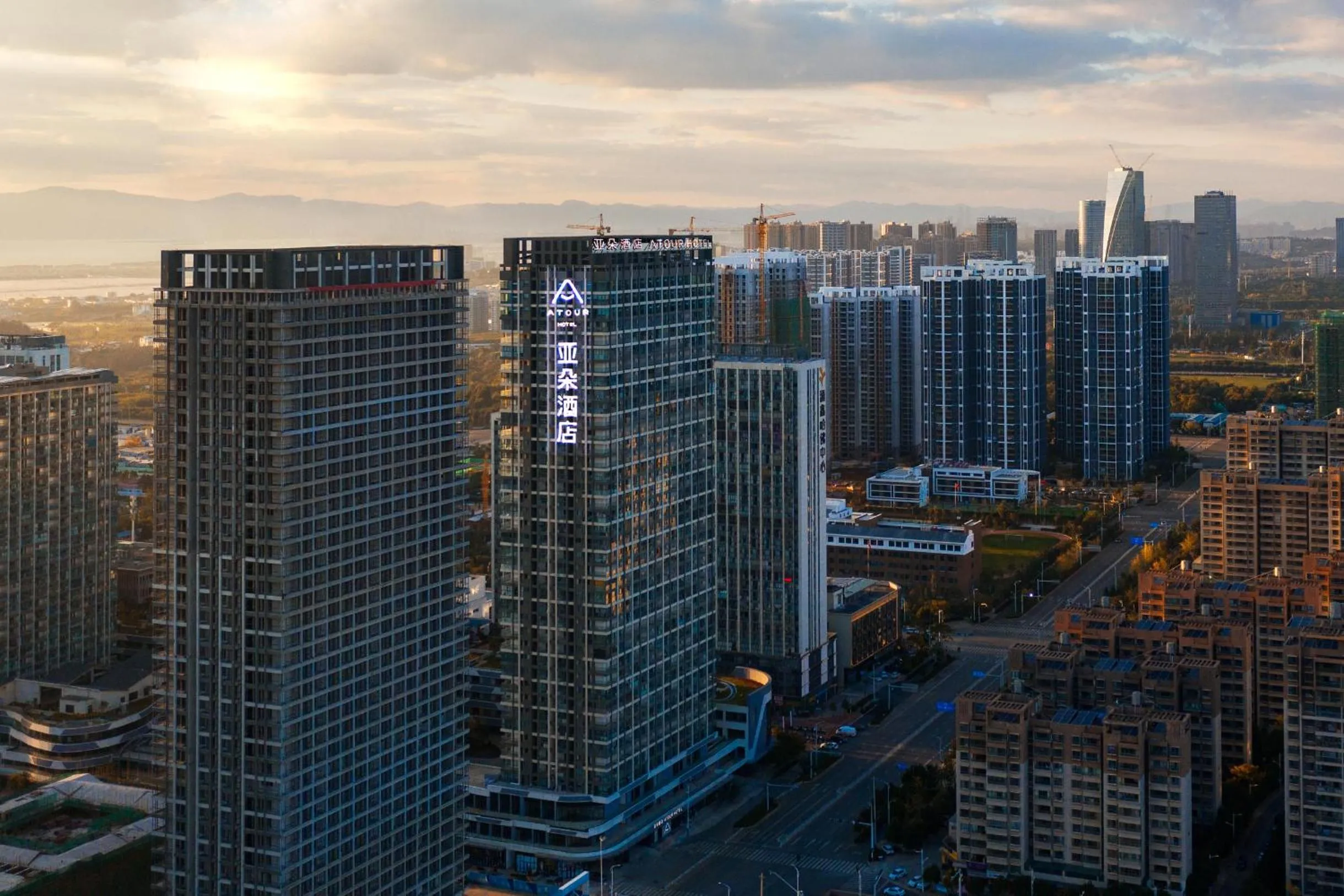 Atour Hotel Kunming South High Speed ​​Railway Station University Town