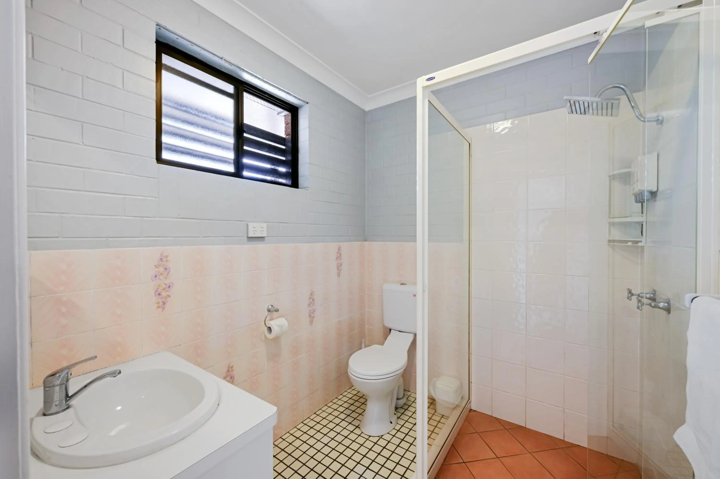 Bathroom in Raceview Motor Inn