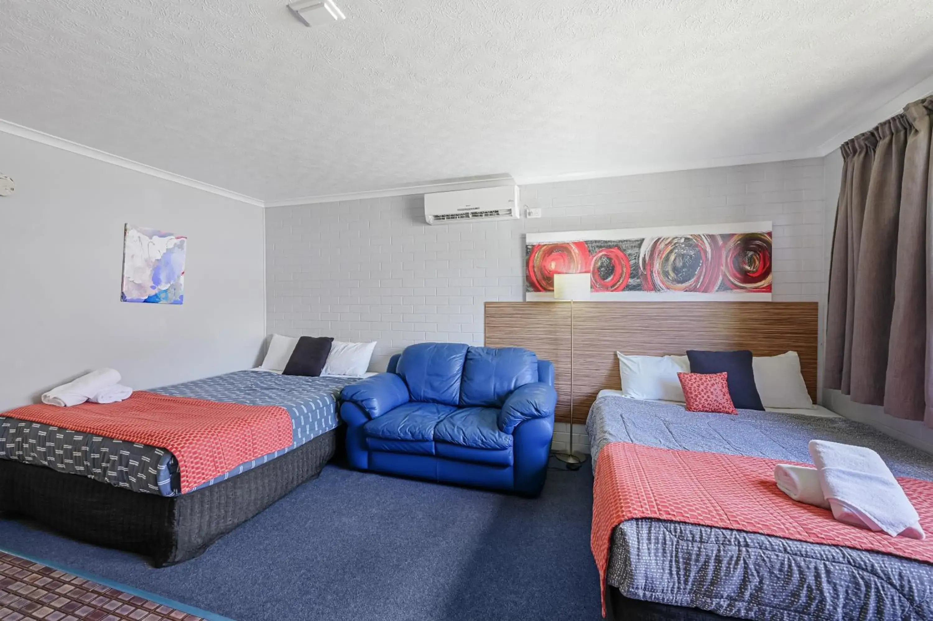 Triple Room in Raceview Motor Inn Triple Room in Raceview Motor Inn