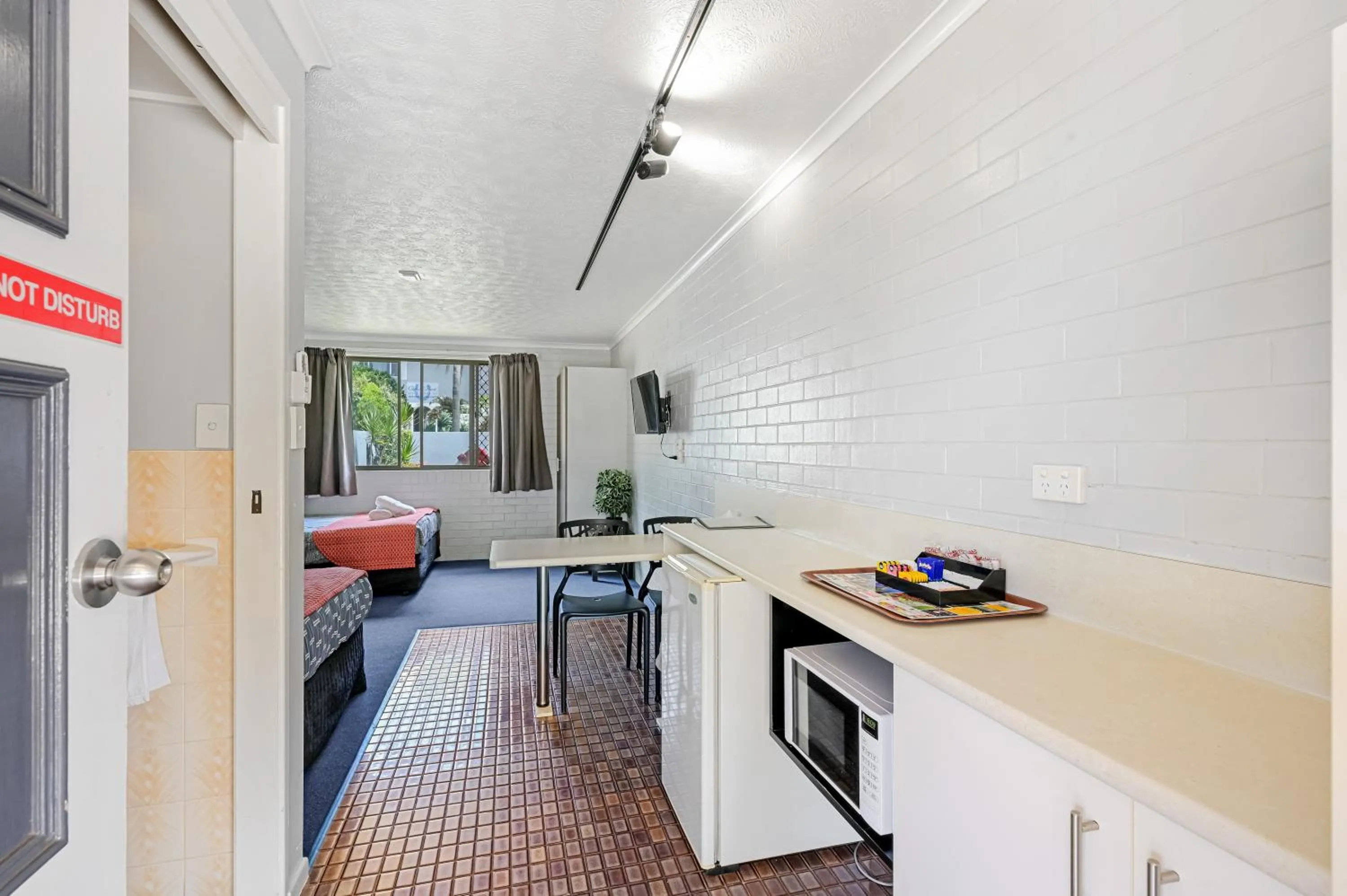 Dining area in Raceview Motor Inn