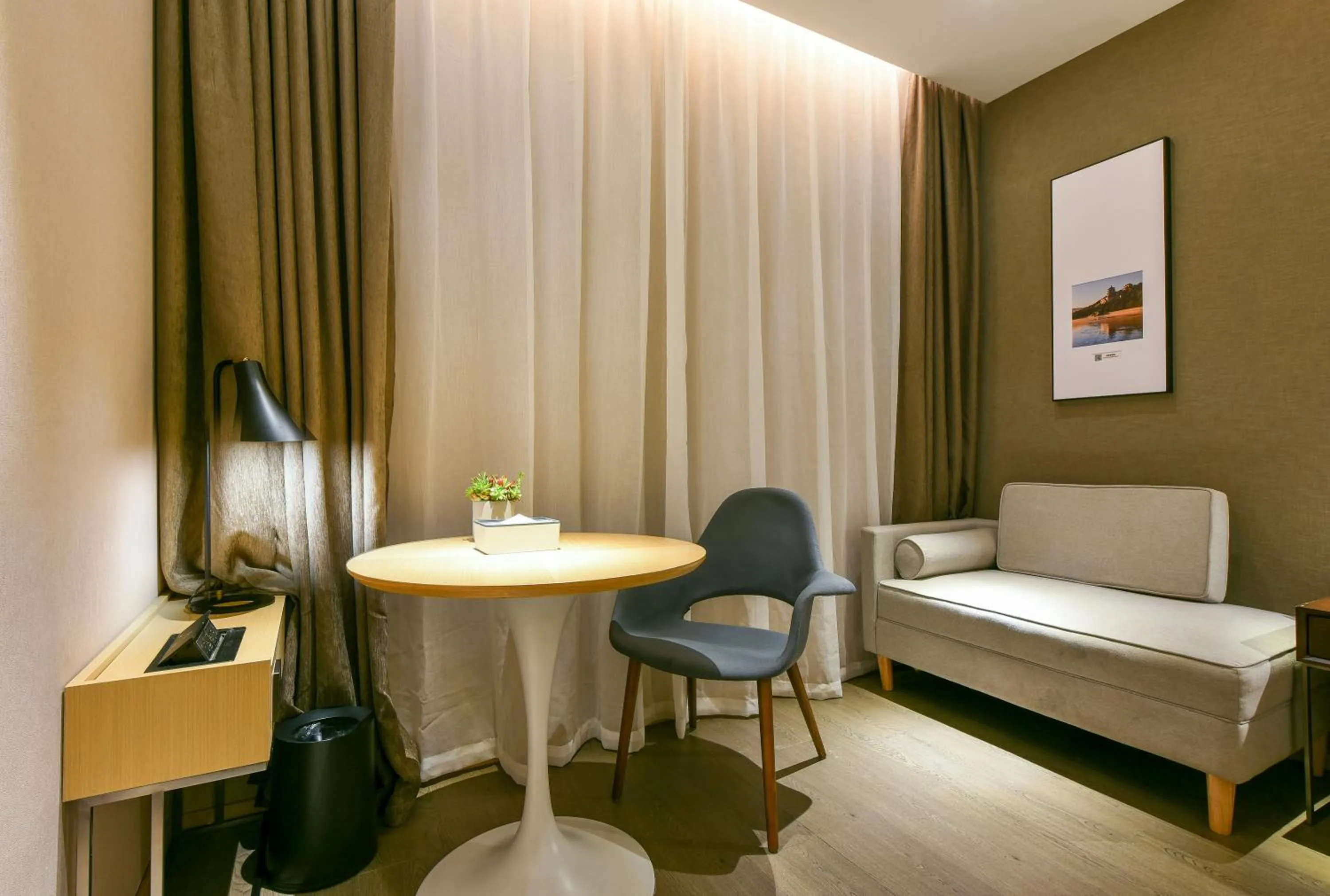 Seating area, Bed in Atour Hotel Wangjing SOHO