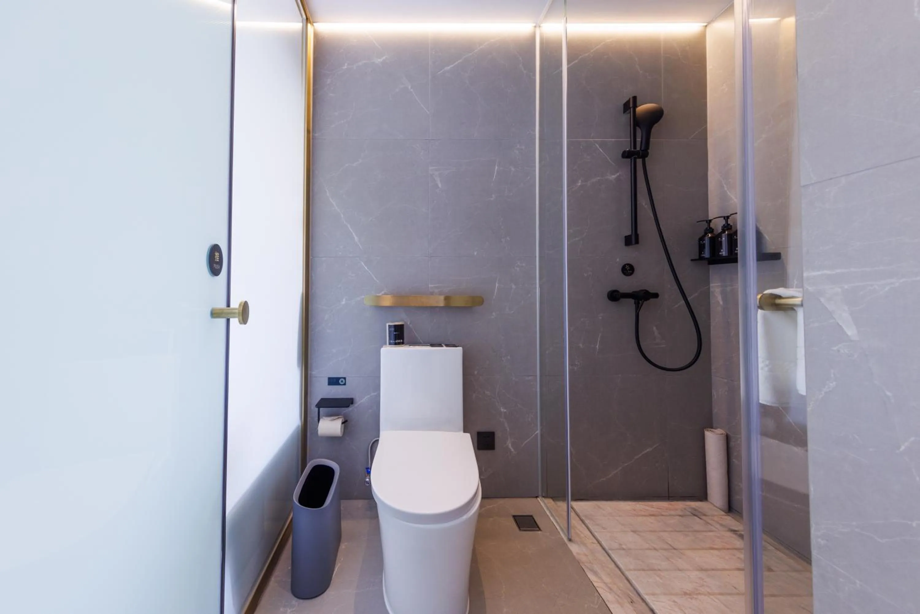 Toilet in Atour Light Hotel Zhuguang Road Hongqiao National Exhibition and Convention Center