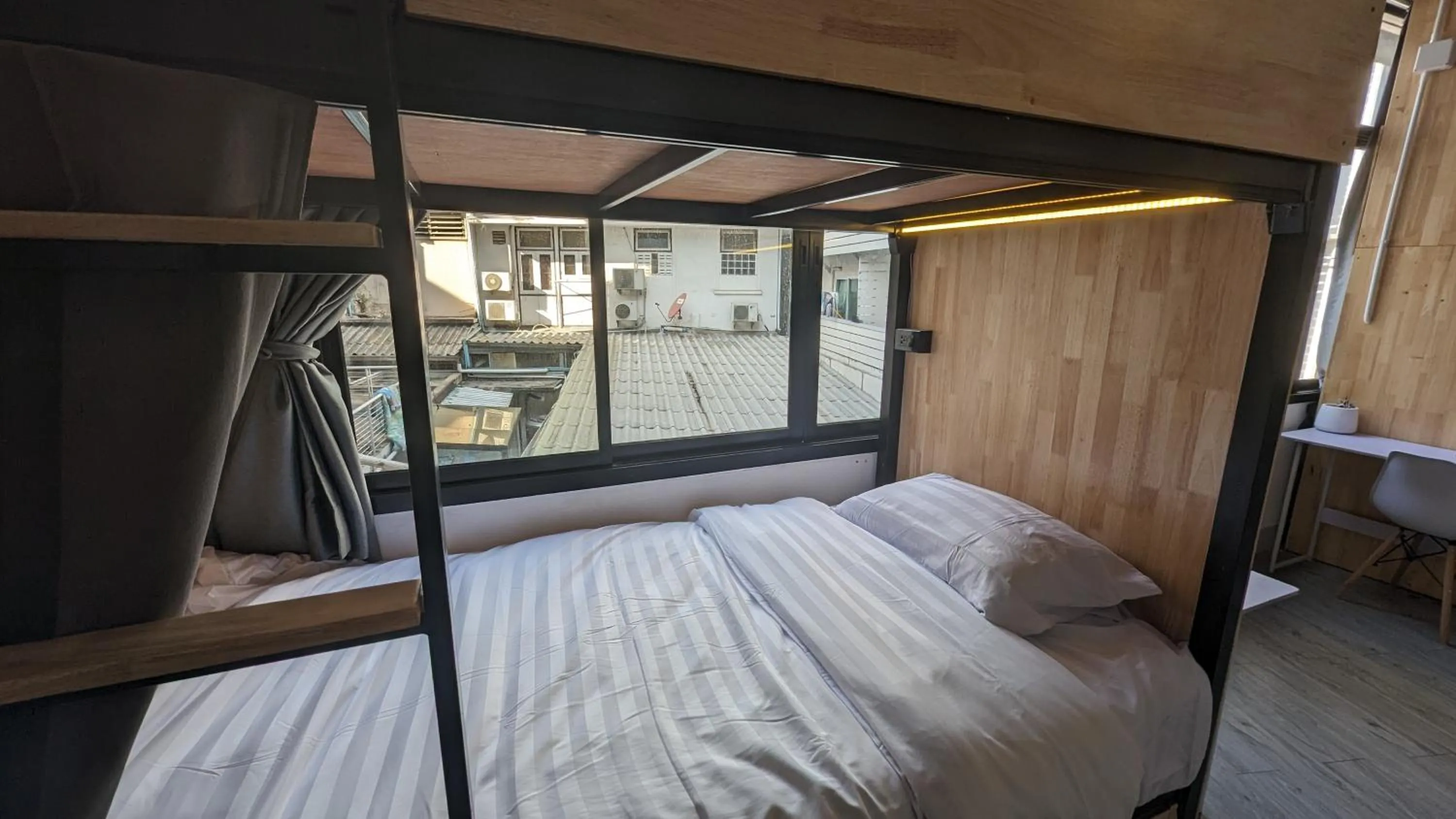 Bed in Urban Jungle Social