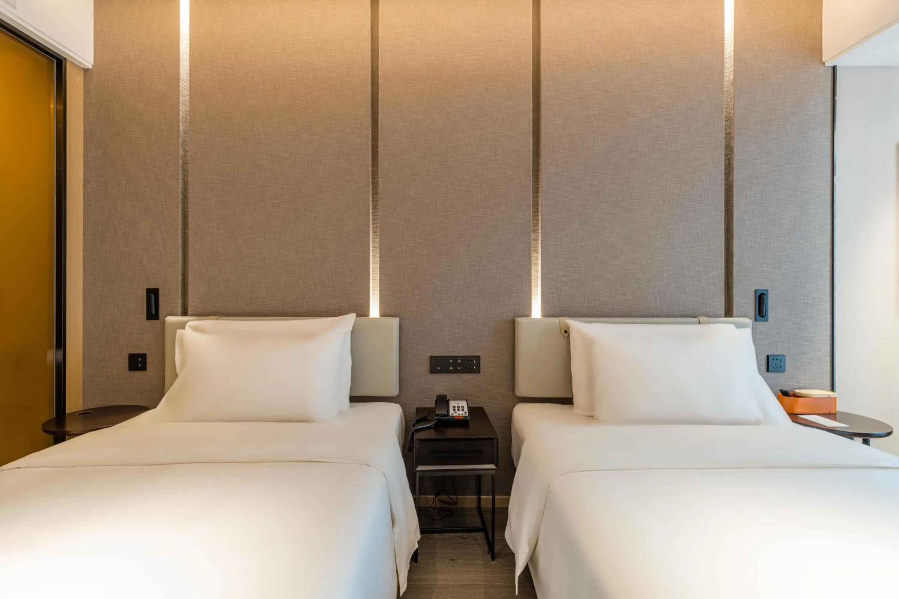 Bed in Atour Hotel Hangzhou Qianjiang Century City International Expo Center