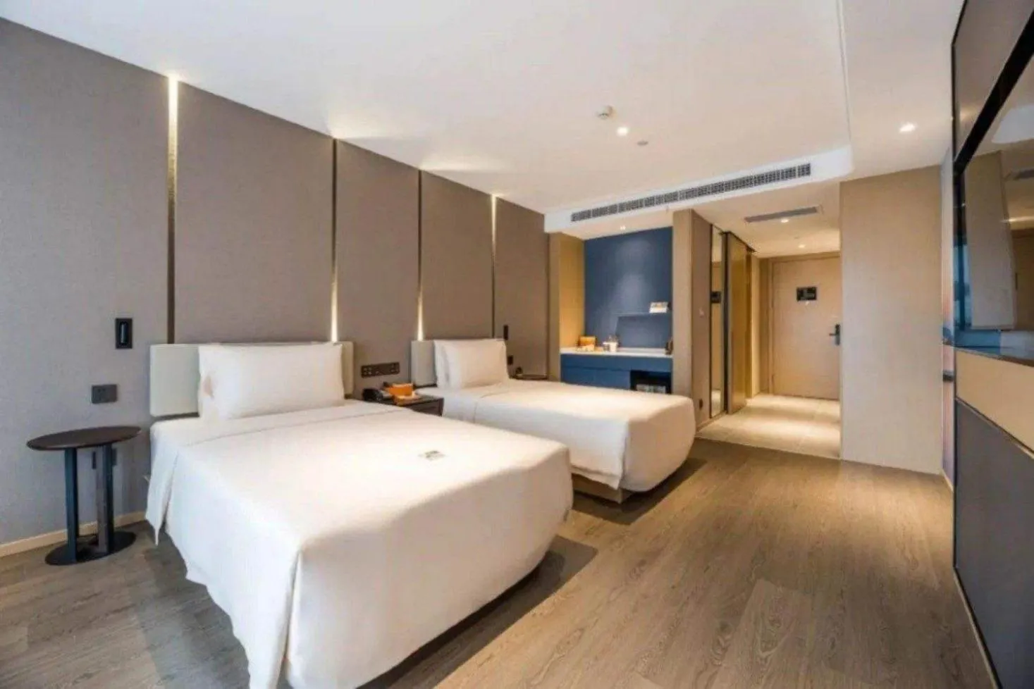Photo of the whole room, Bed in Atour Hotel Hangzhou Huanglong Wanke Xueyuan Road