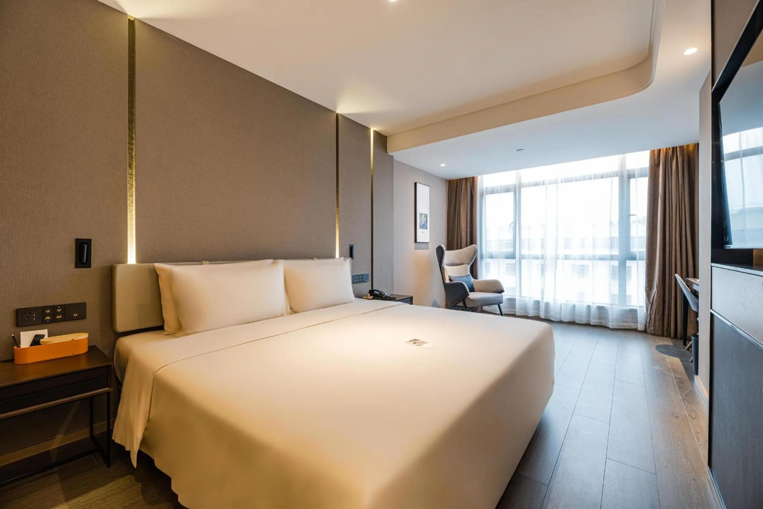 Bed in Atour Hotel Hangzhou Huanglong Wanke Xueyuan Road