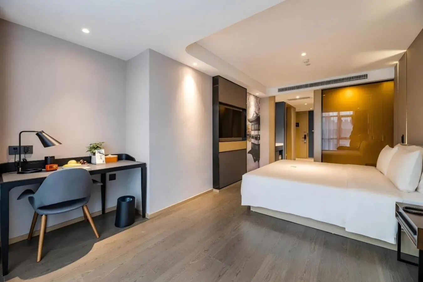 Photo of the whole room, Bed in Atour Hotel Hangzhou Huanglong Wanke Xueyuan Road