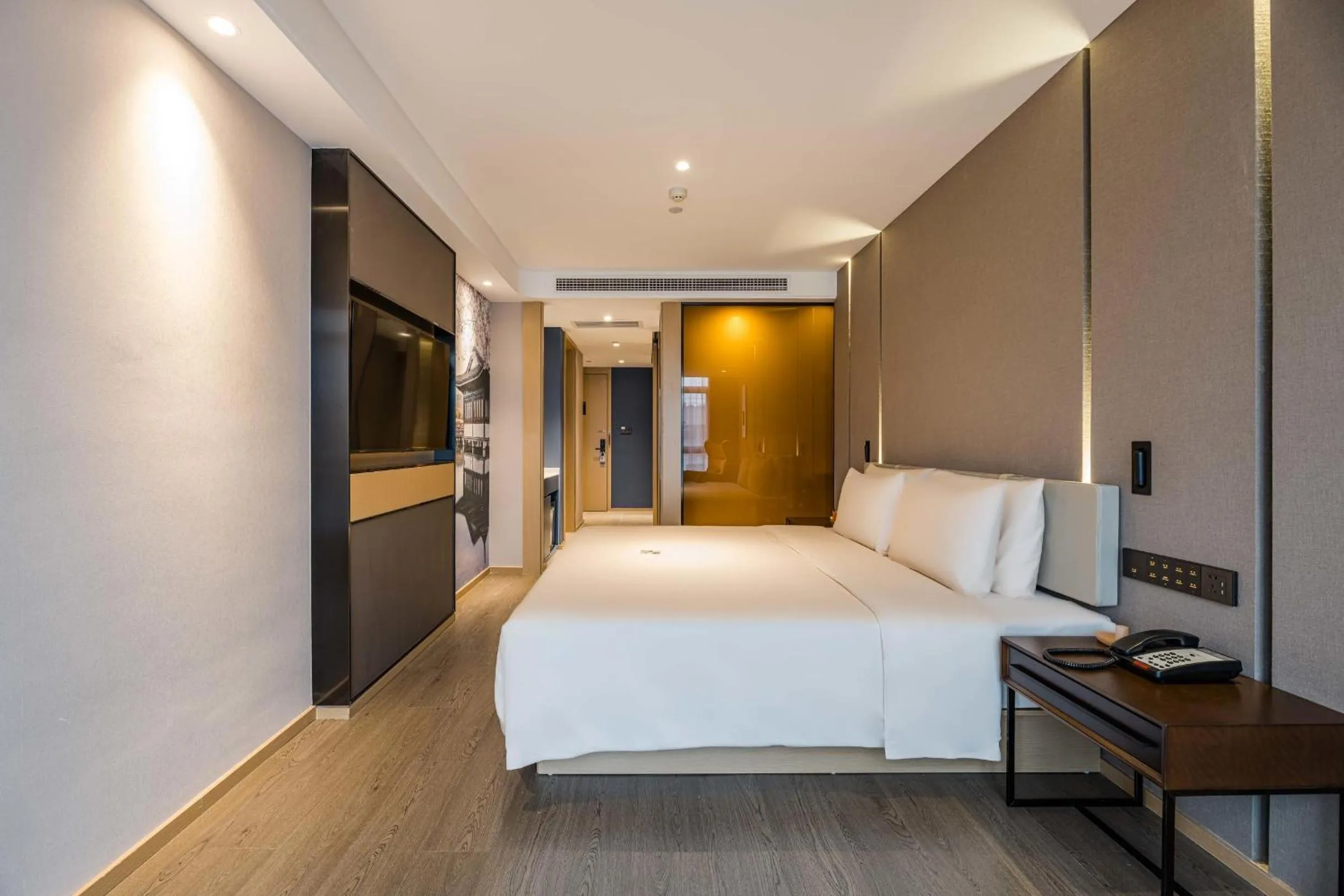 Bed in Atour Hotel Hangzhou Huanglong Wanke Xueyuan Road