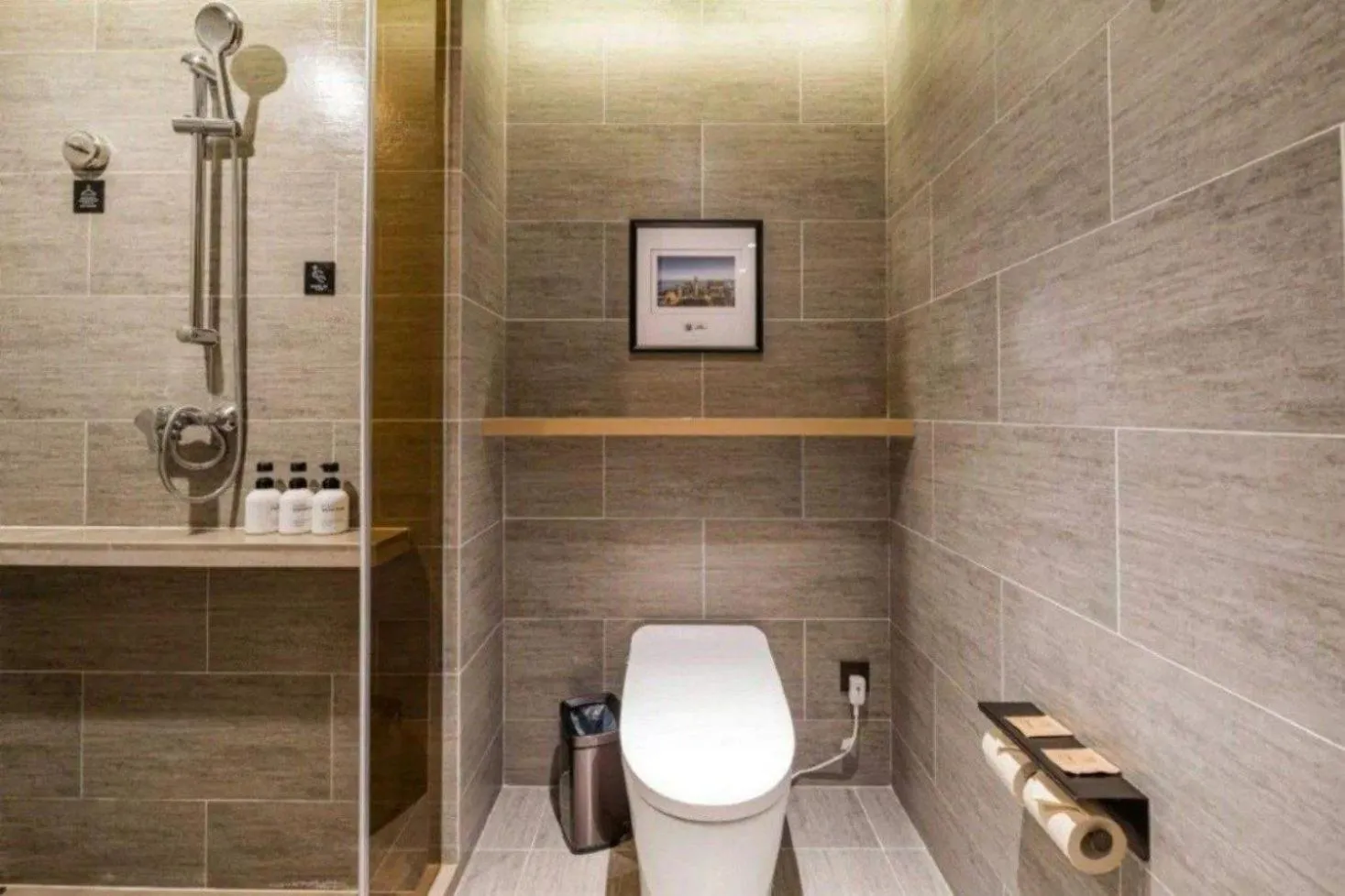 Toilet in Atour Hotel Hangzhou Huanglong Wanke Xueyuan Road