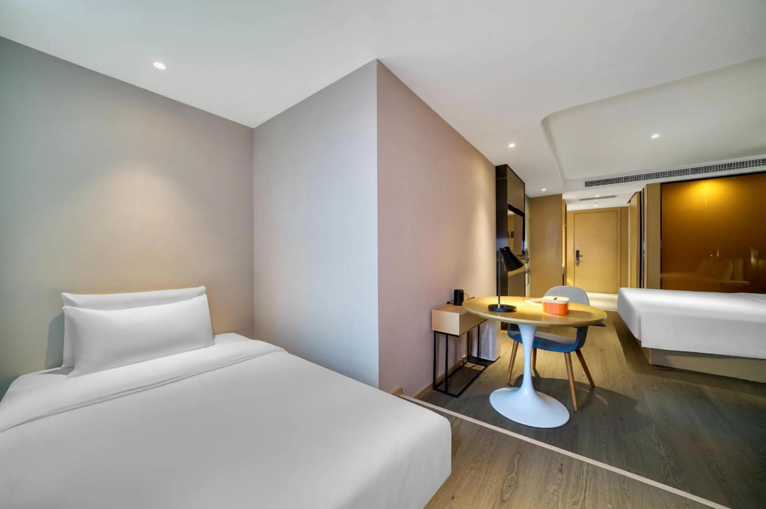 Bed in Atour Hotel Hangzhou Huanglong Wanke Xueyuan Road