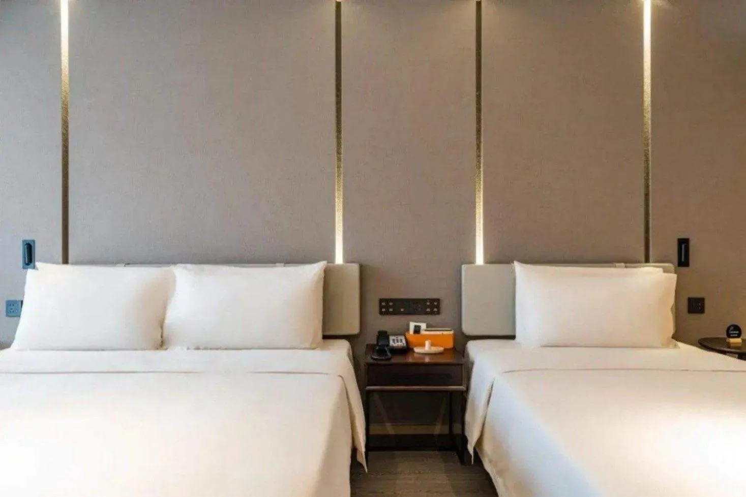 Photo of the whole room, Bed in Atour Hotel Hangzhou Huanglong Wanke Xueyuan Road