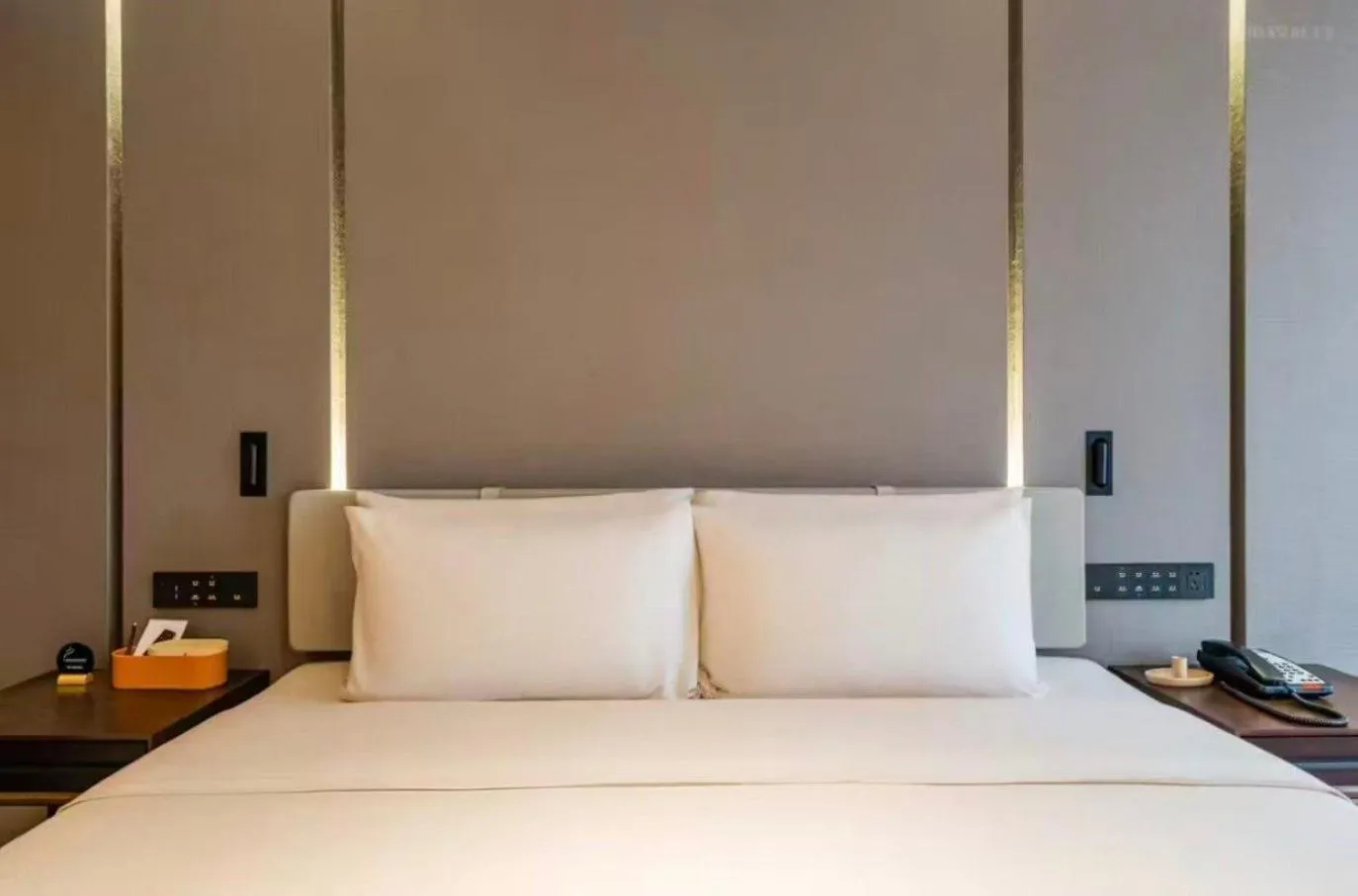 Photo of the whole room, Bed in Atour Hotel Hangzhou Huanglong Wanke Xueyuan Road