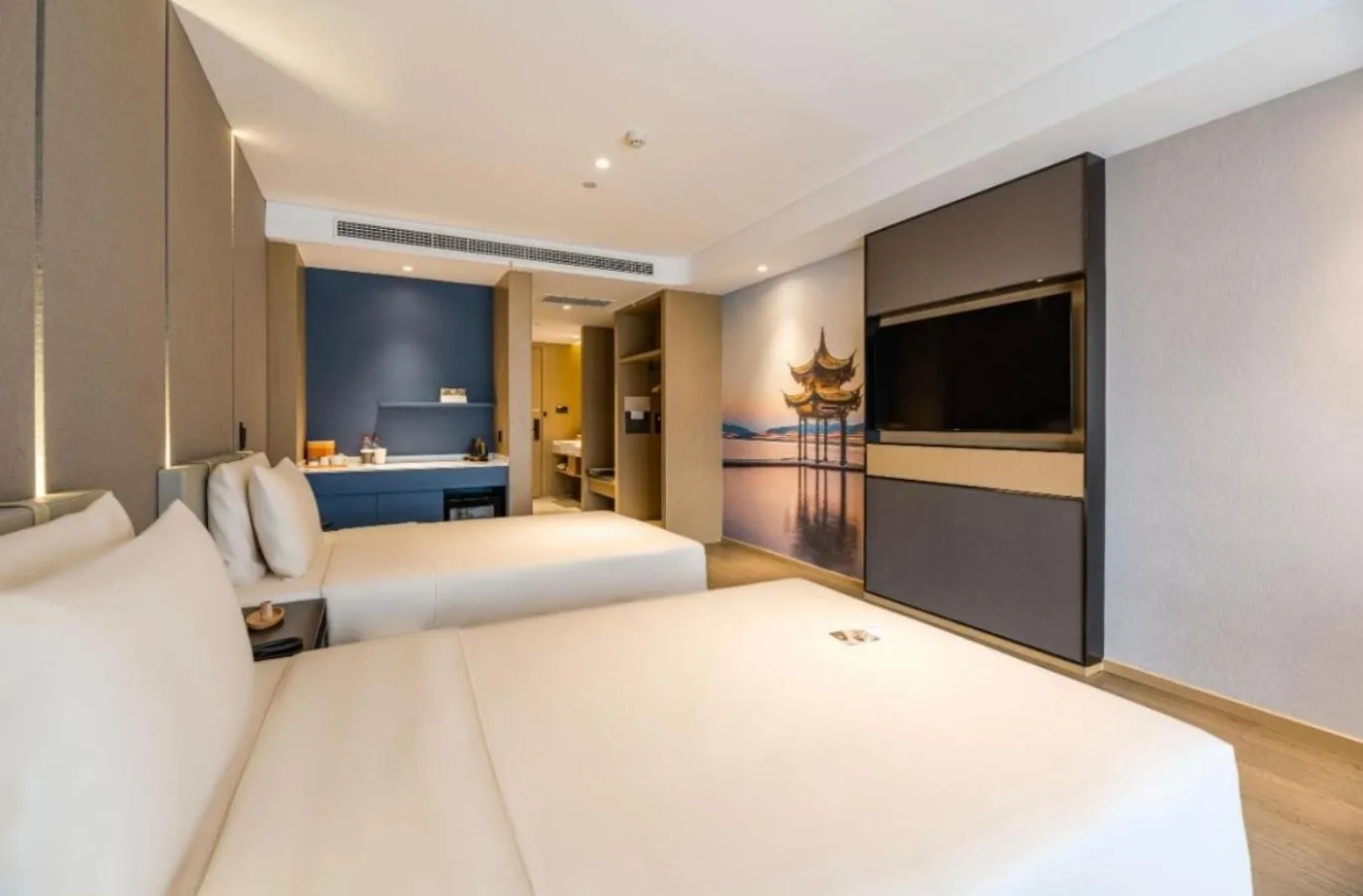 Photo of the whole room, Bed in Atour Hotel Hangzhou Huanglong Wanke Xueyuan Road