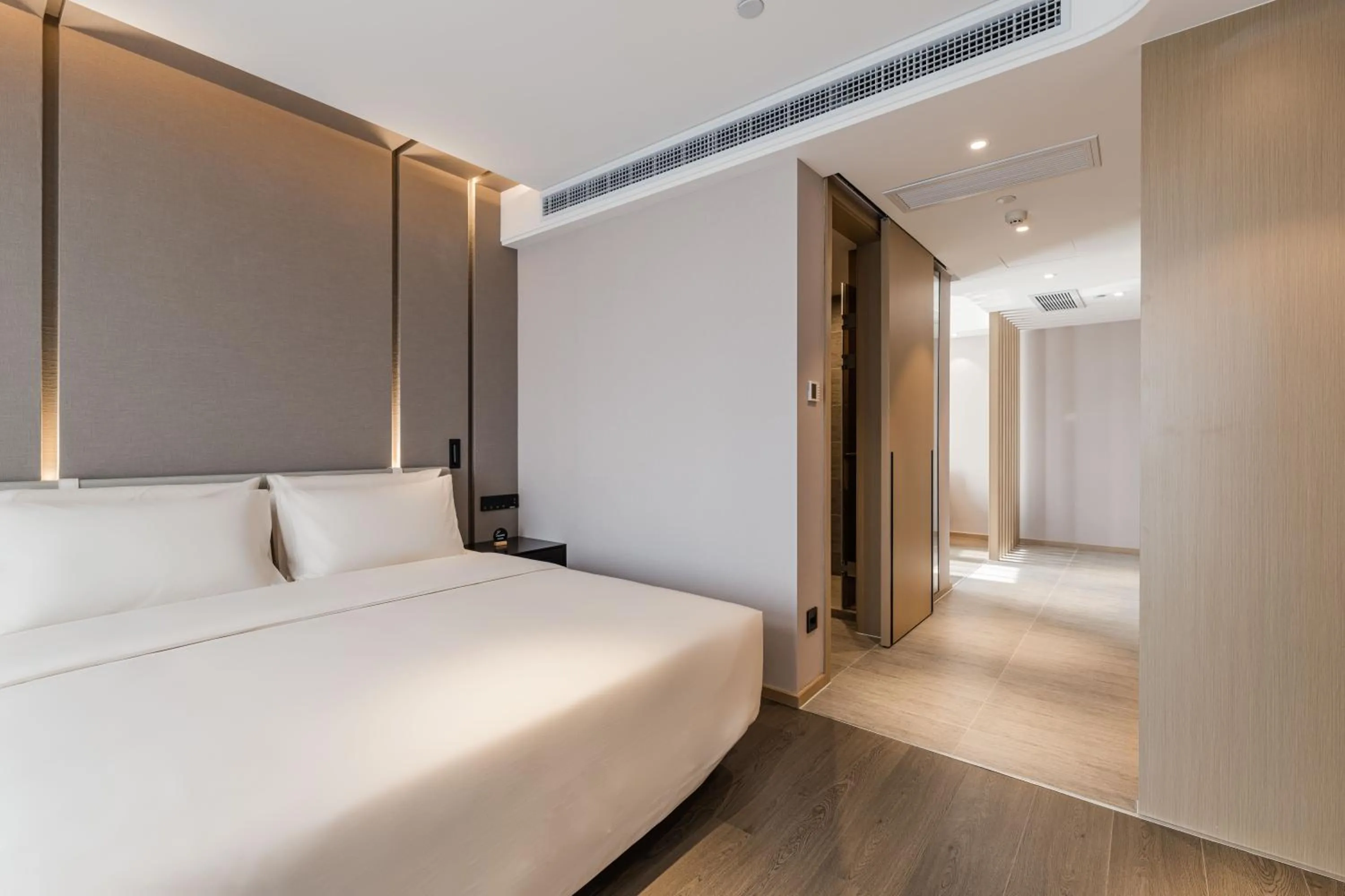 Bed in Atour Hotel Hangzhou West Lake Wulin Plaza North Jianguo Road