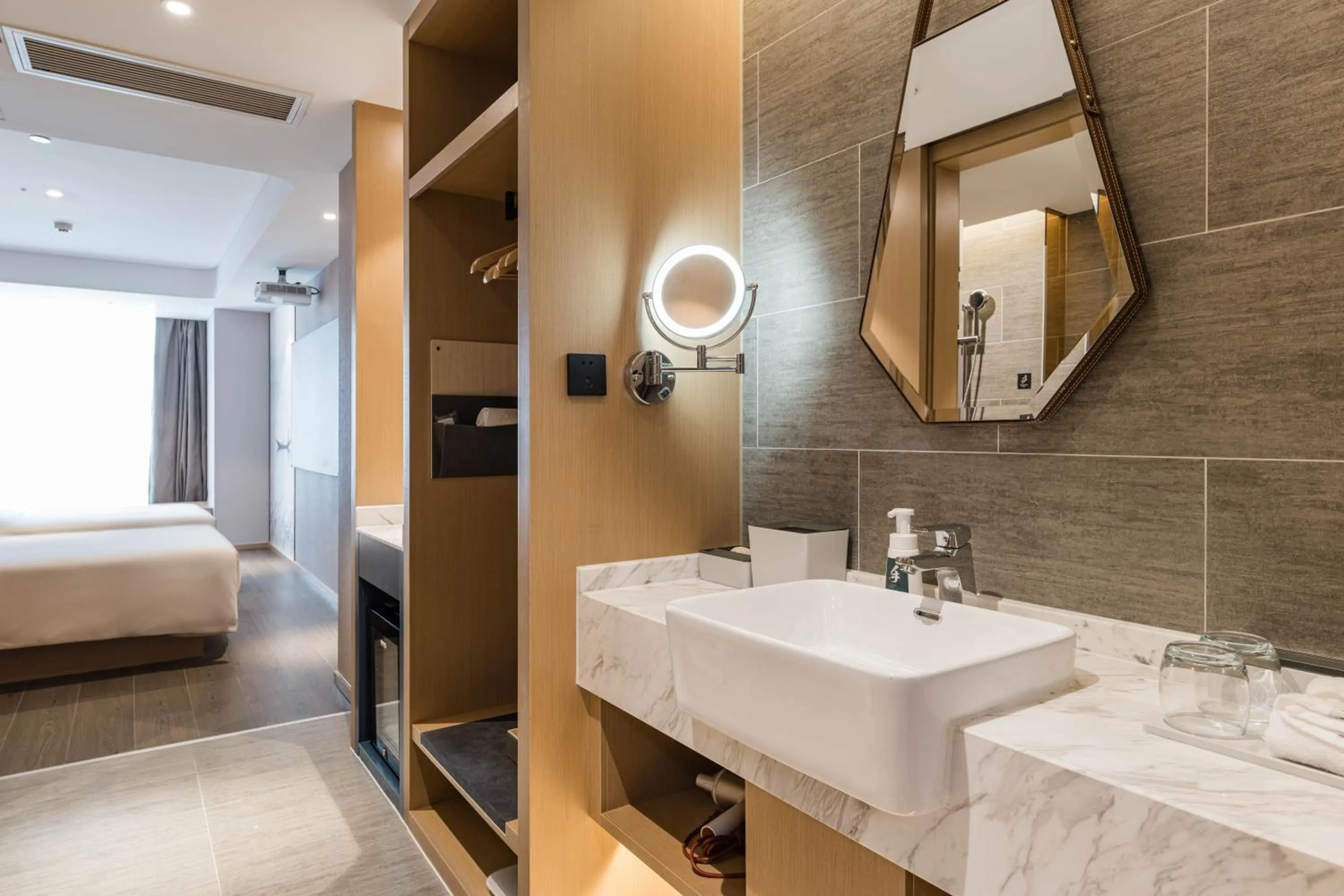 Bed in Atour Hotel Hangzhou West Lake Wulin Plaza North Jianguo Road