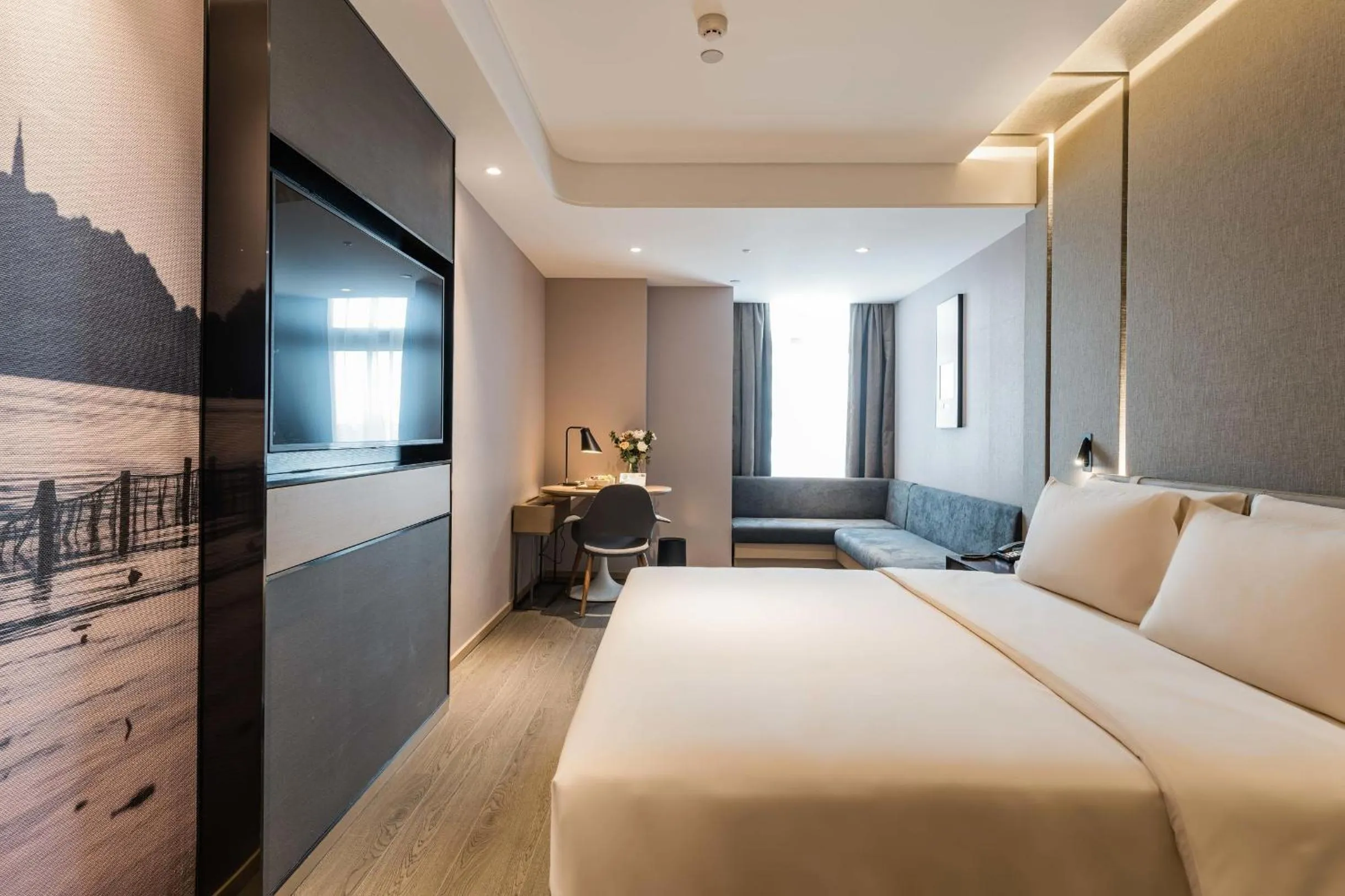 Bed in Atour Hotel Hangzhou West Lake Wulin Plaza North Jianguo Road