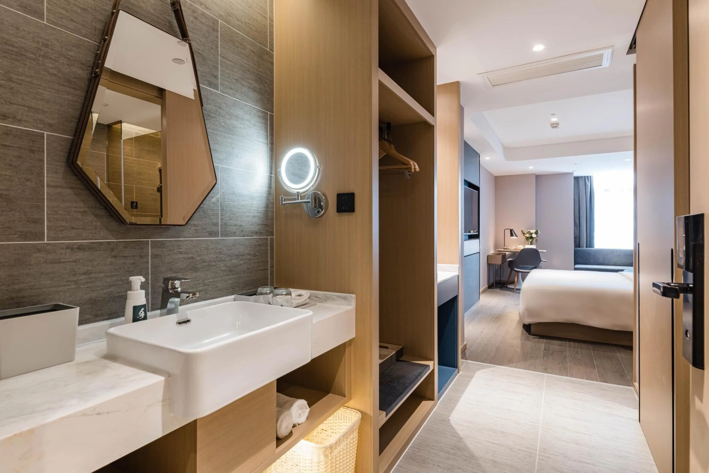 Bed in Atour Hotel Hangzhou West Lake Wulin Plaza North Jianguo Road