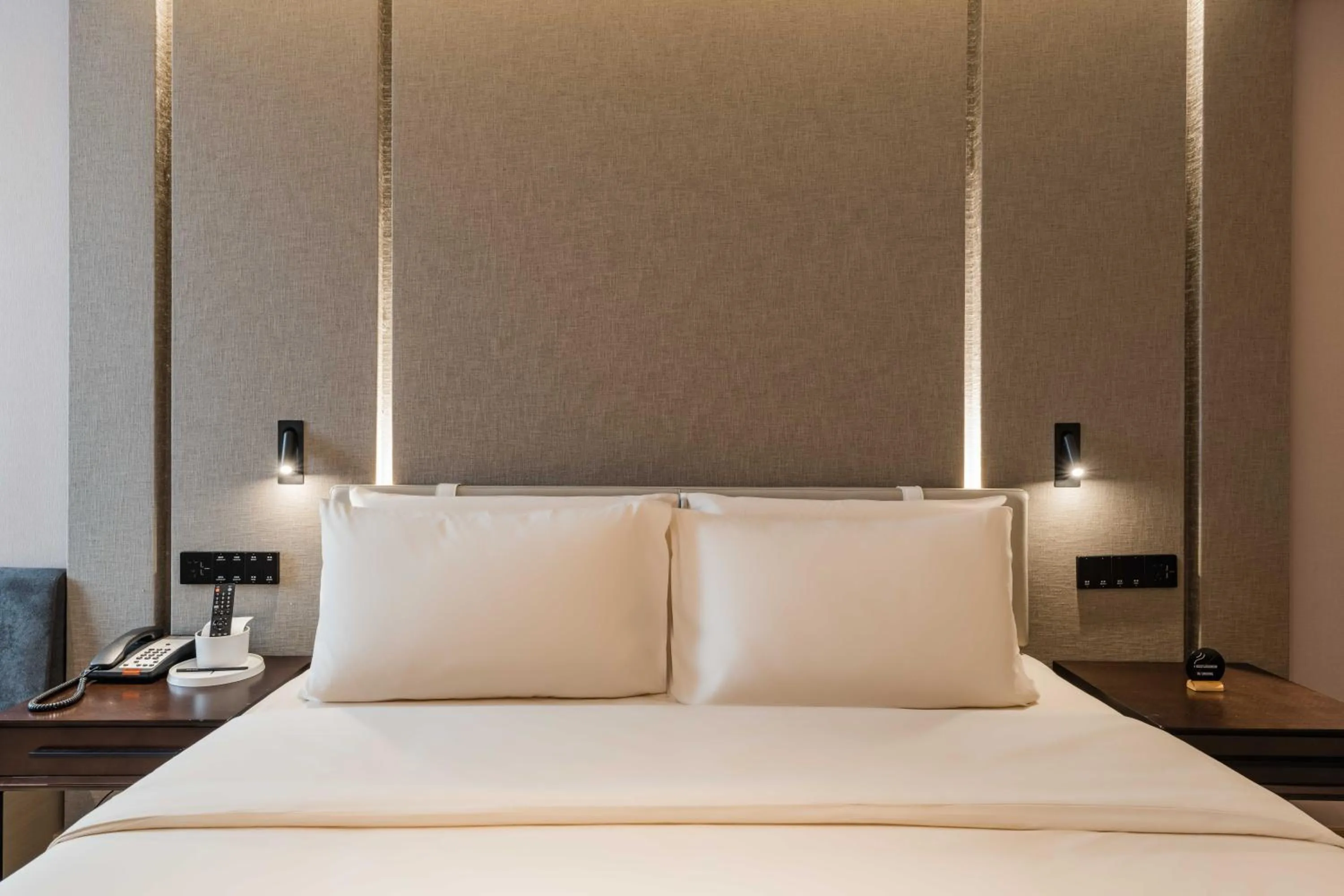 Bed in Atour Hotel Hangzhou West Lake Wulin Plaza North Jianguo Road