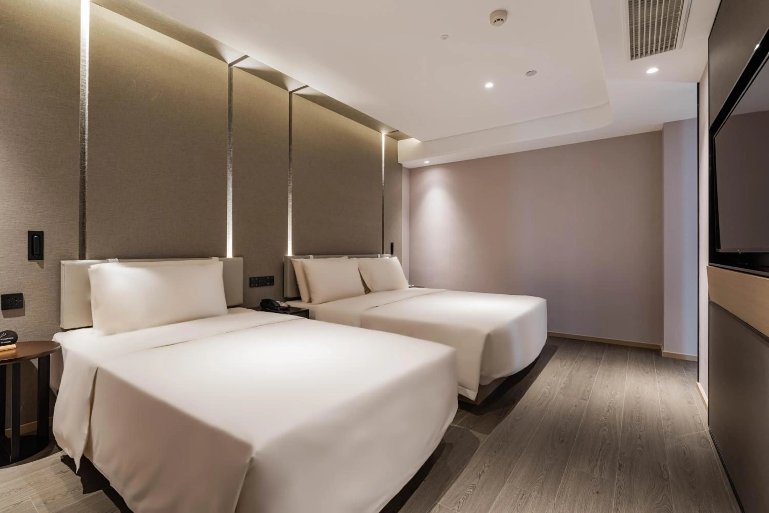 Bed in Atour Hotel Hangzhou West Lake Wulin Plaza North Jianguo Road