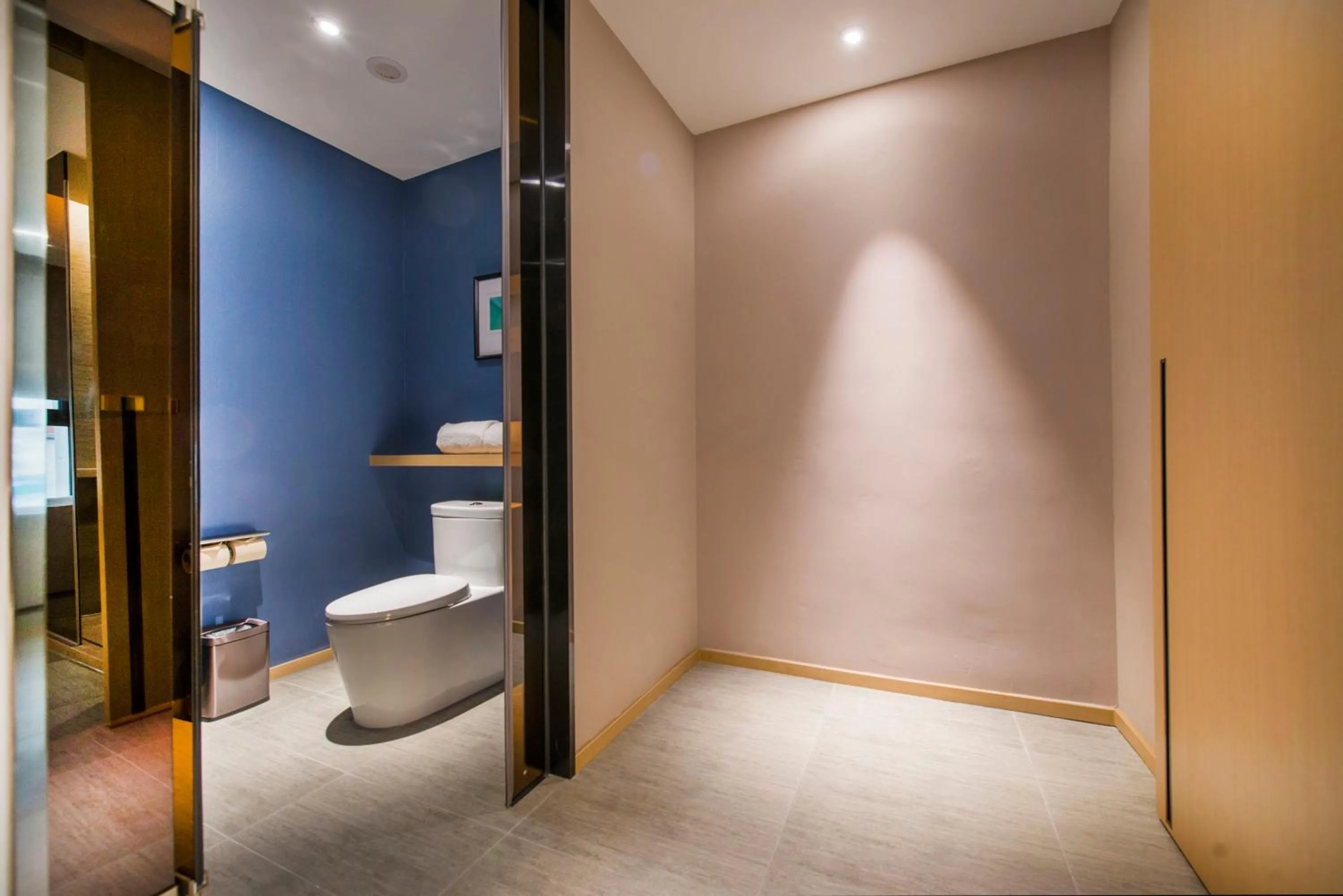 Toilet in Atour Hotel Guangzhou Sanyuanli-Guangzhou Baiyun Railway-Fiee Self-Service Laundry