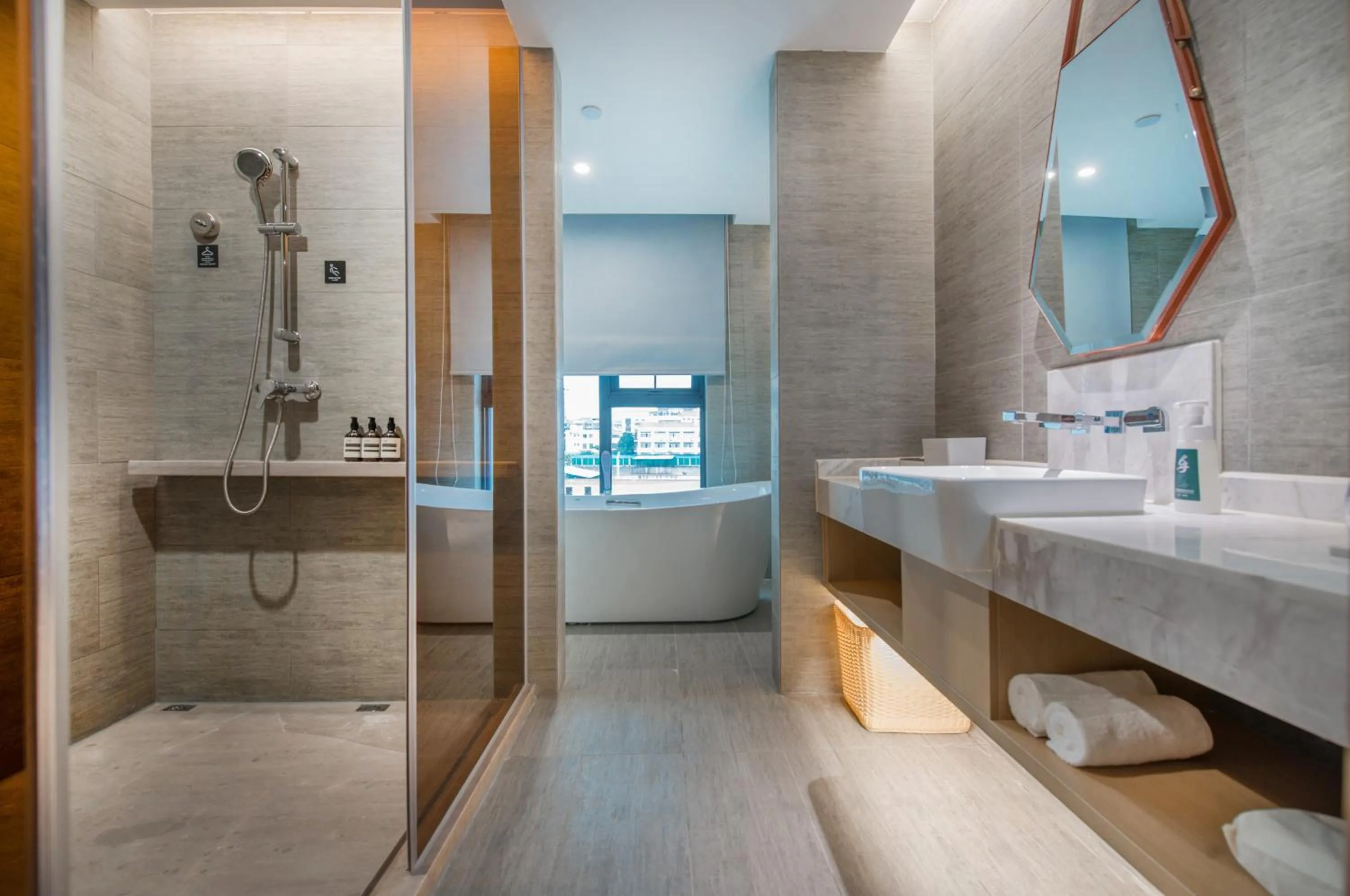 Bathroom in Atour Hotel Guangzhou Sanyuanli-Guangzhou Baiyun Railway-Fiee Self-Service Laundry