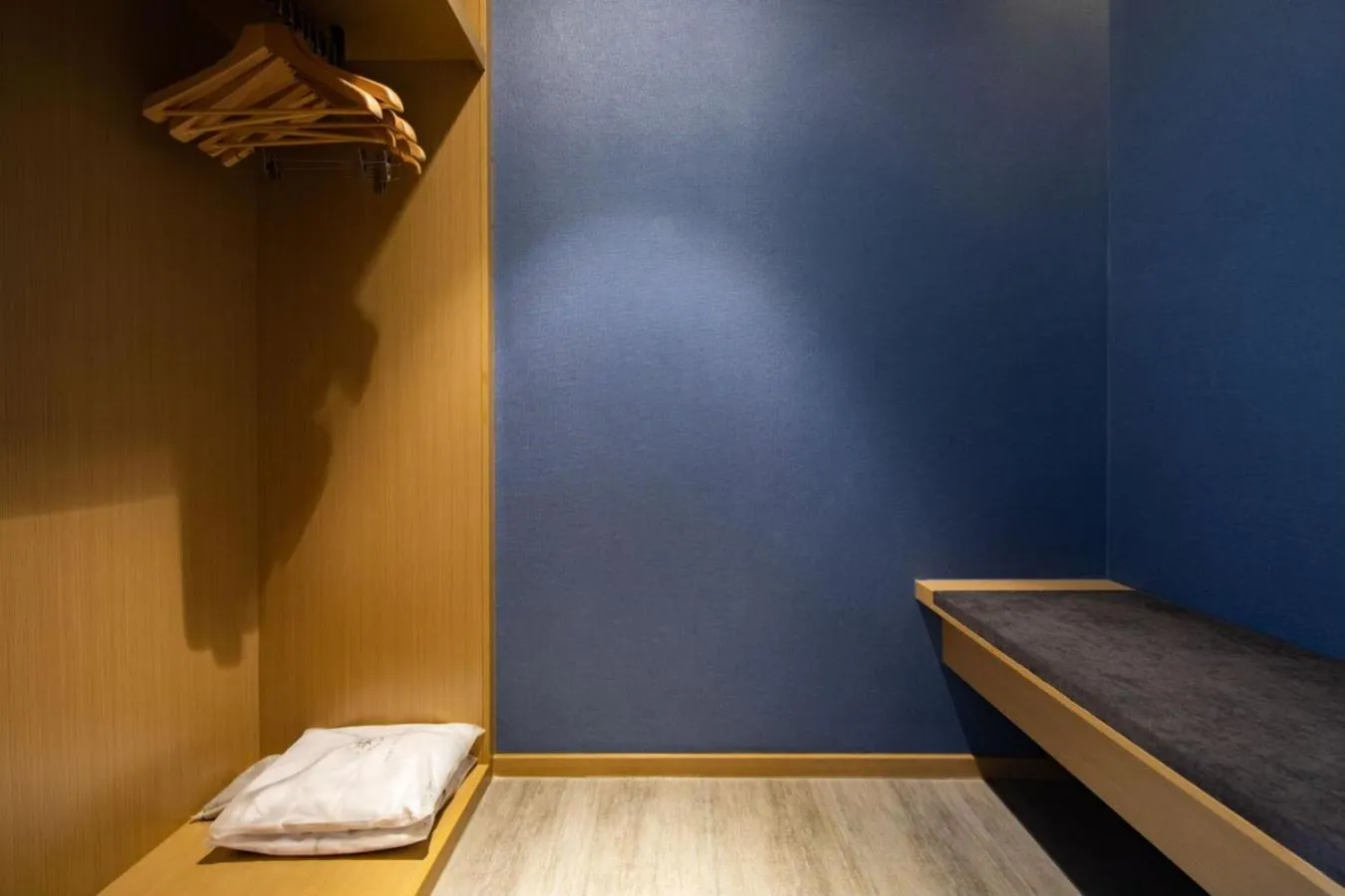 wardrobe, Bed in Atour Hotel Guangzhou Baiyun New Town Jiangxia Metro Station