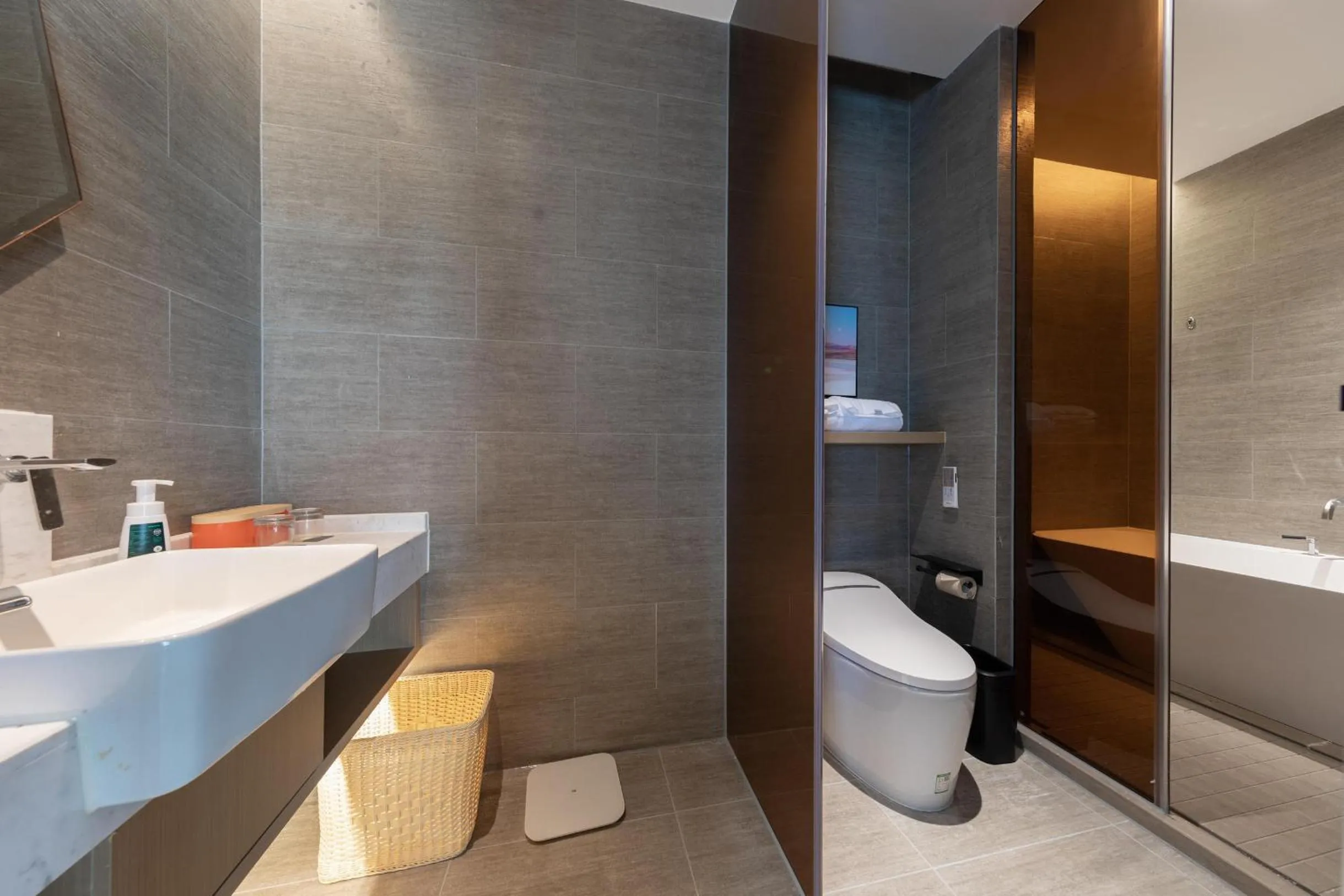 Bathroom in Atour Hotel Guangzhou South High-speed Railway Station