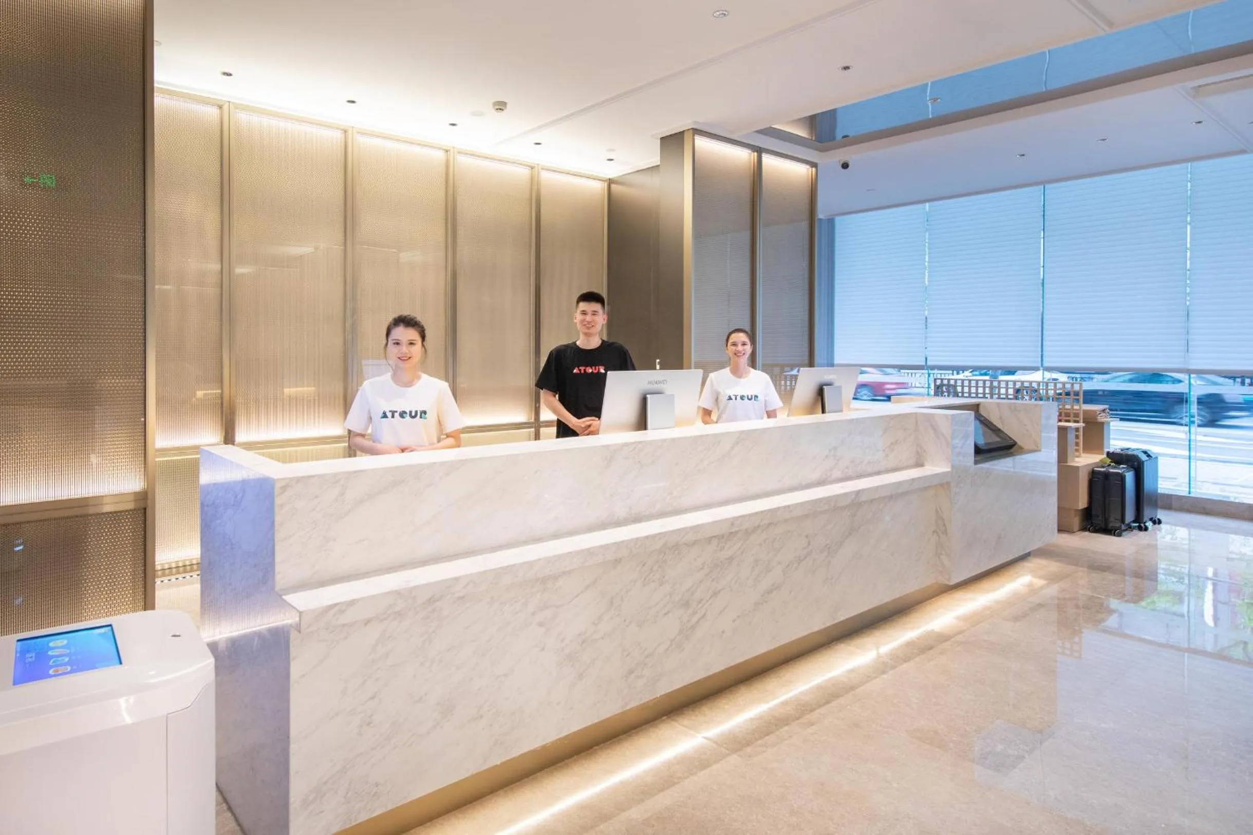 Staff in Atour Hotel Guangzhou Zhujiang New Town Taikoo Hui