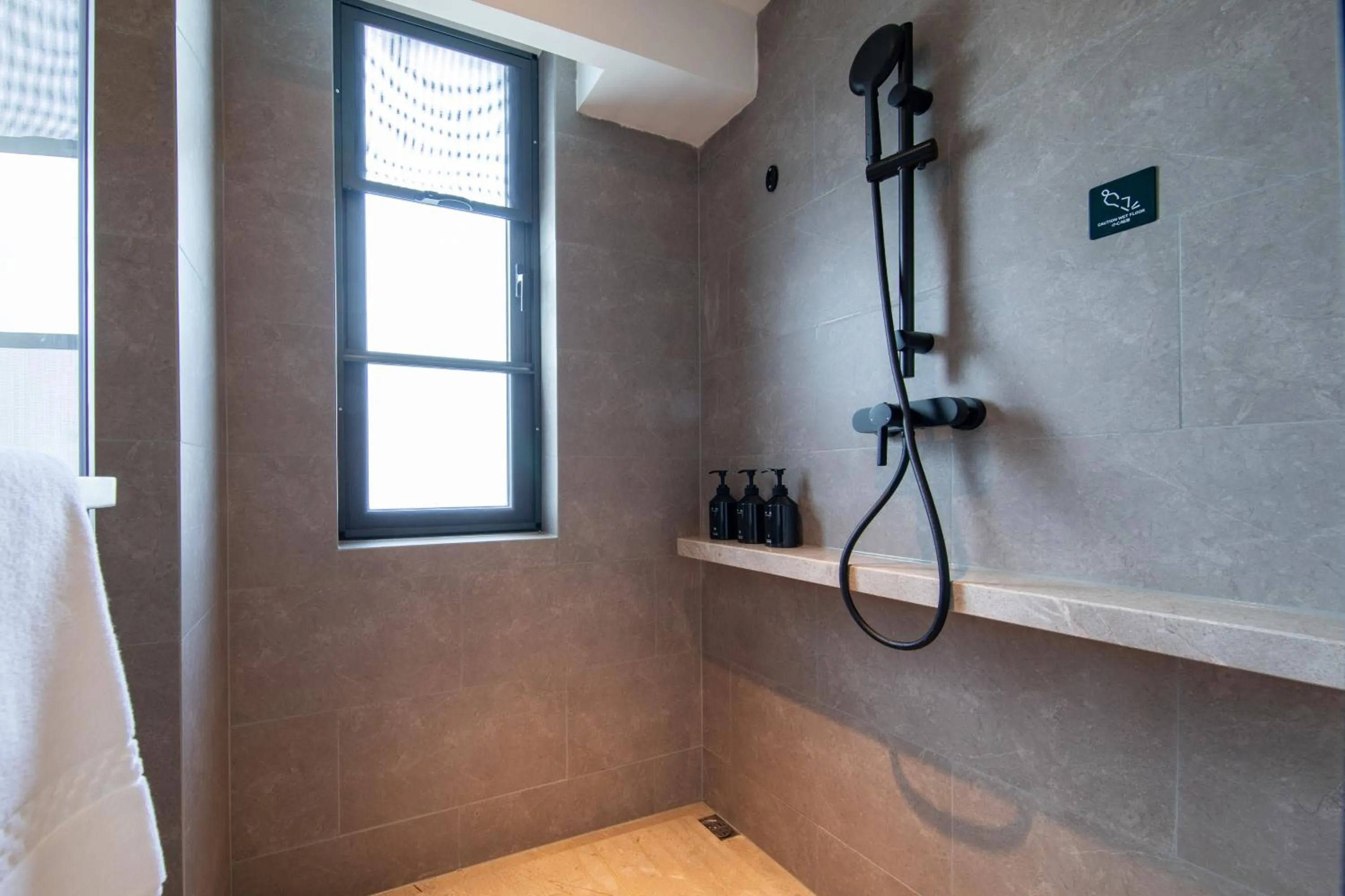 Atour Hotel Guangzhou Zhongcun Hanxi Changlong Metro Station