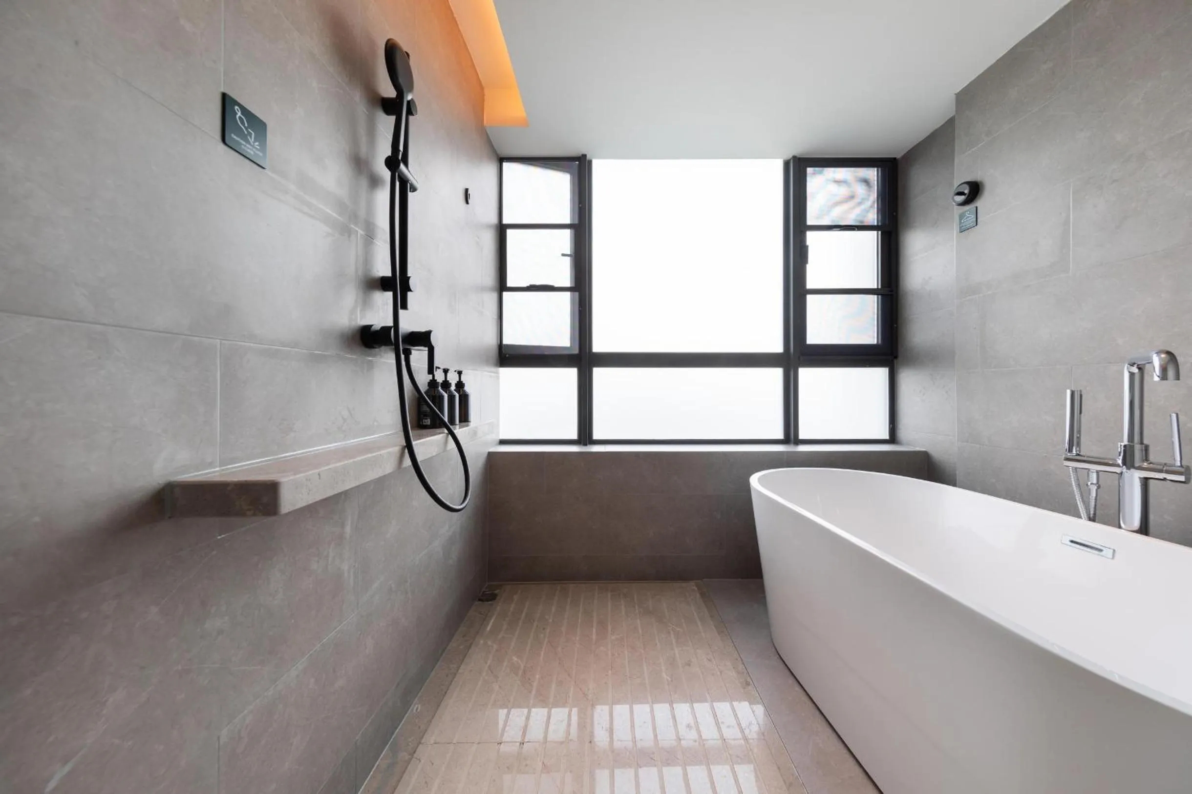 Shower in Atour Hotel Guangzhou Zhongcun Hanxi Changlong Metro Station