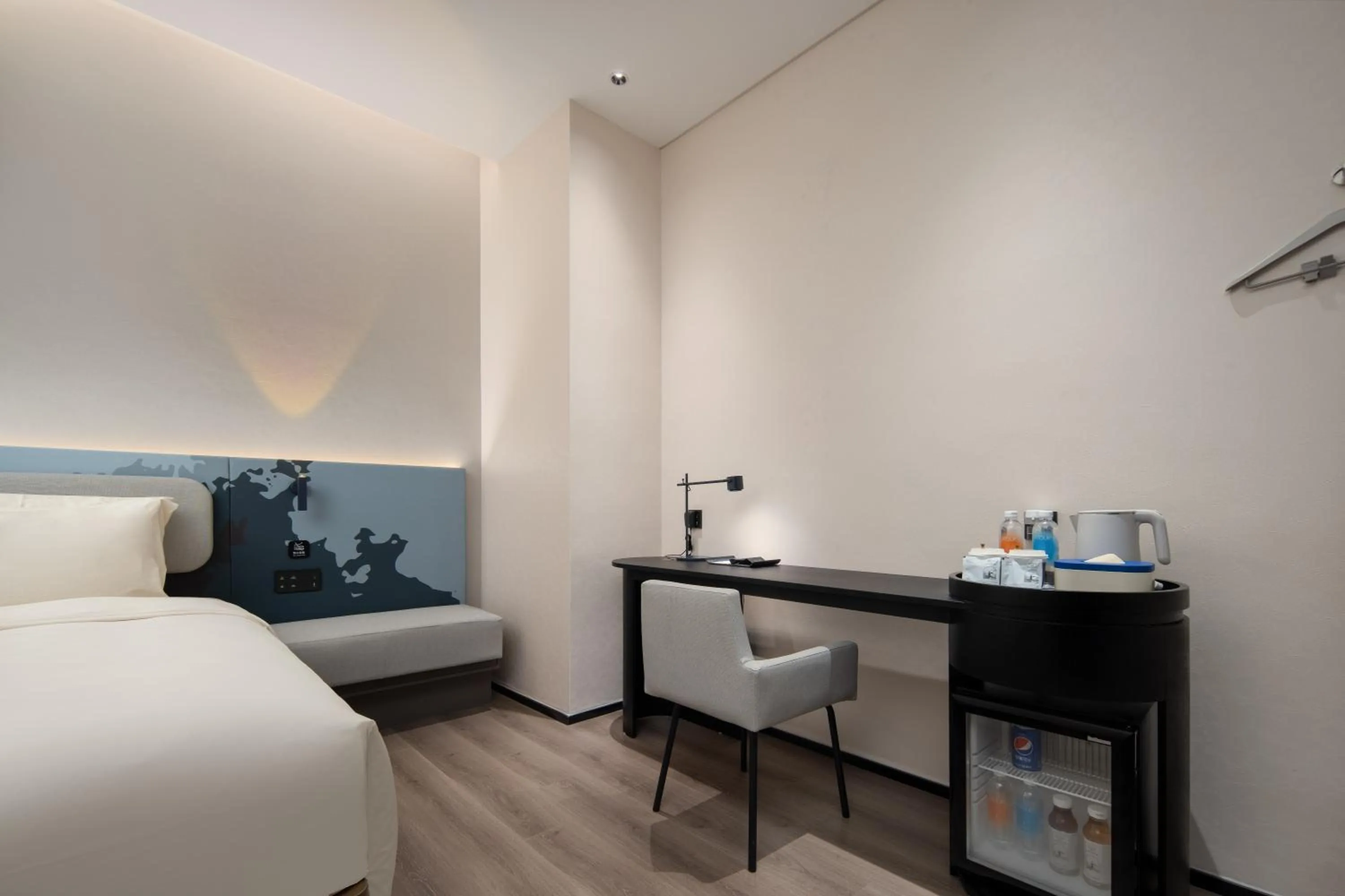 Bed in Atour Light Hotel Guangzhou Pazhou Exhibition Canton Tower Subway Station