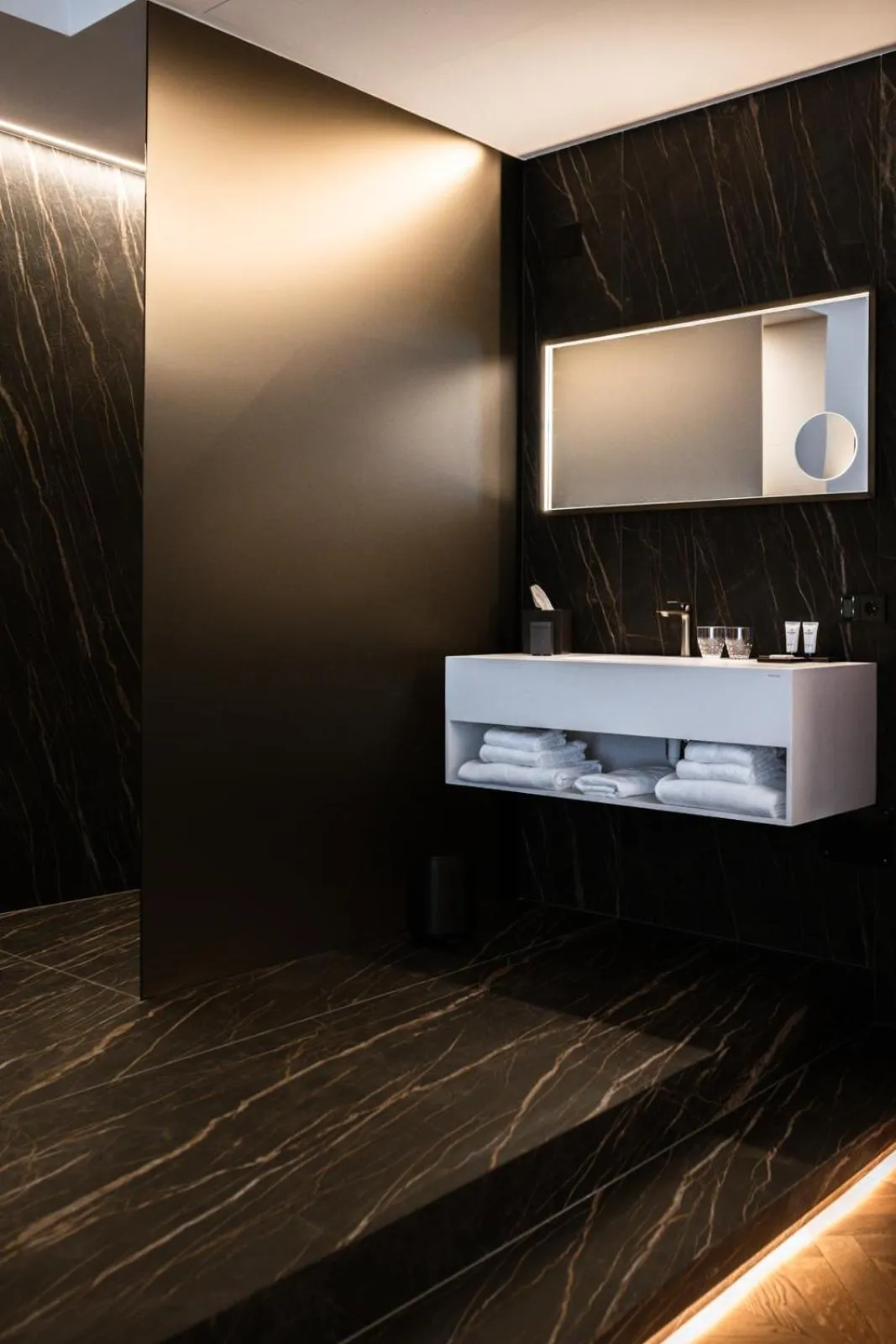 Bathroom in META SUITES historic city living