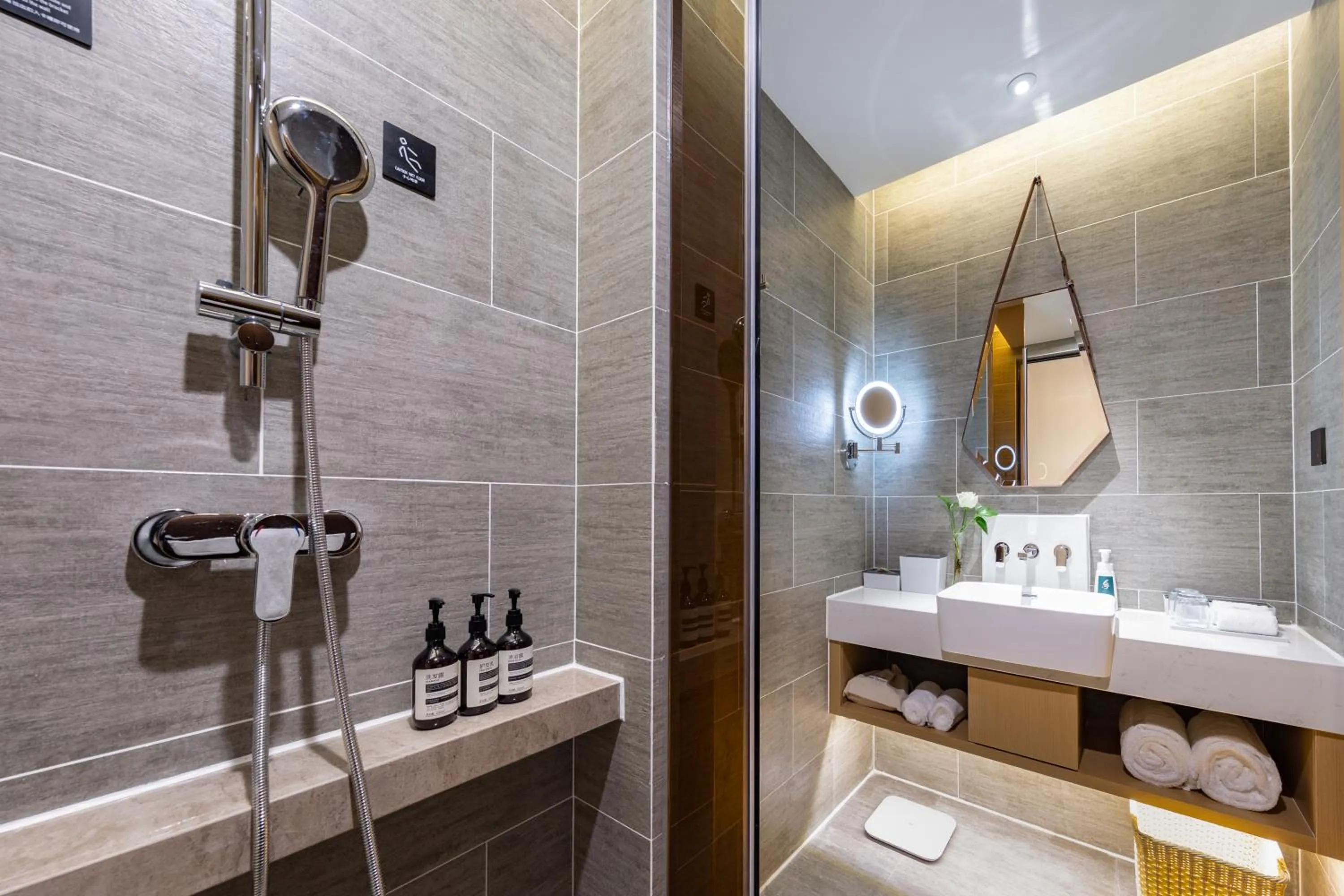 Atour Hotel Chengdu Chunxi Road Tianfu Square Subway Station