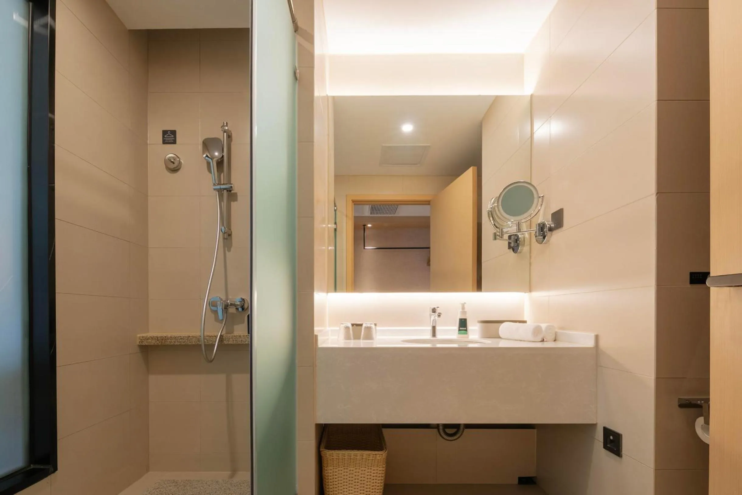 Atour X Hotel Chengdu Longquan Automobile City