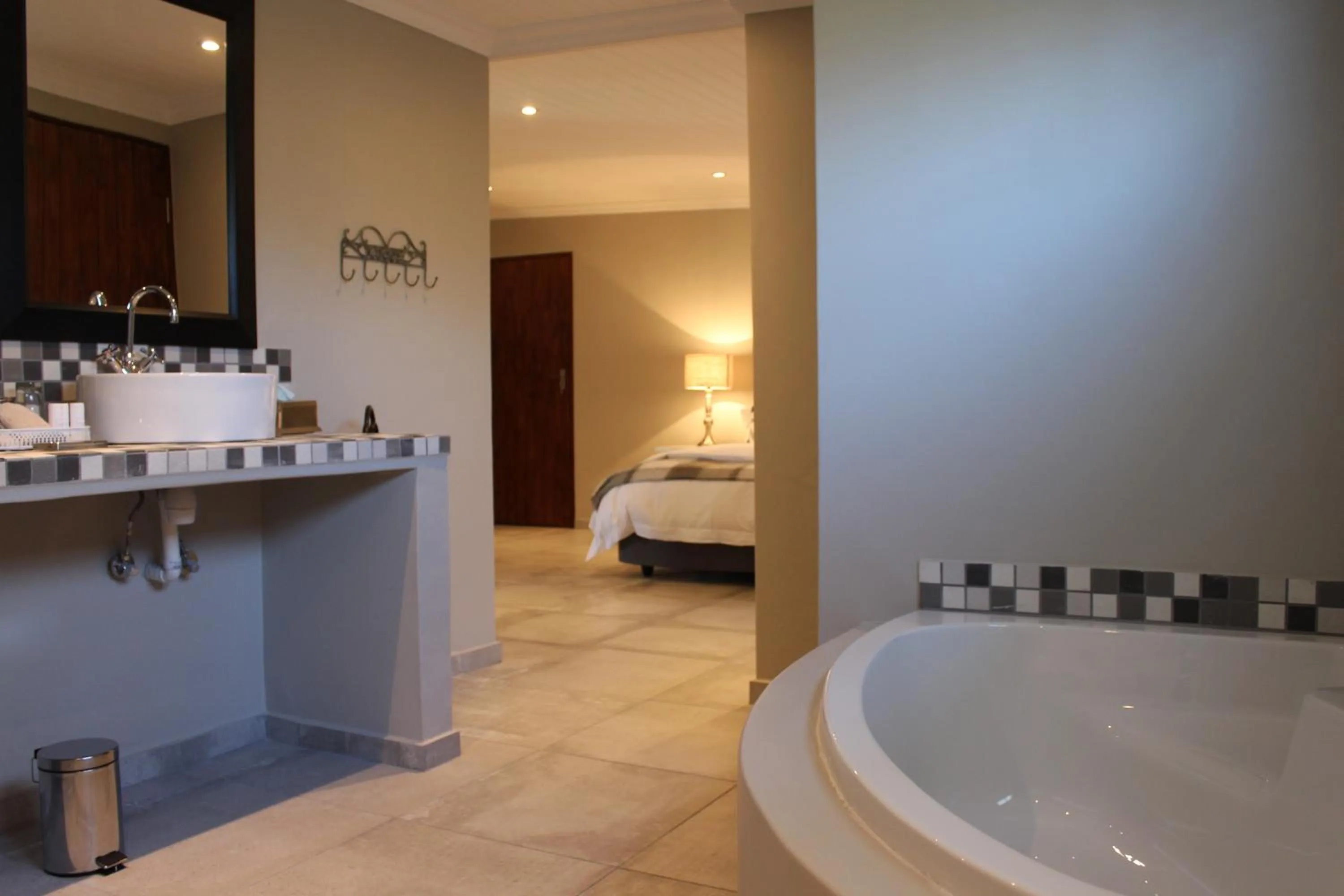 Bathroom, Bed in Nuwerus Lodge Paarl