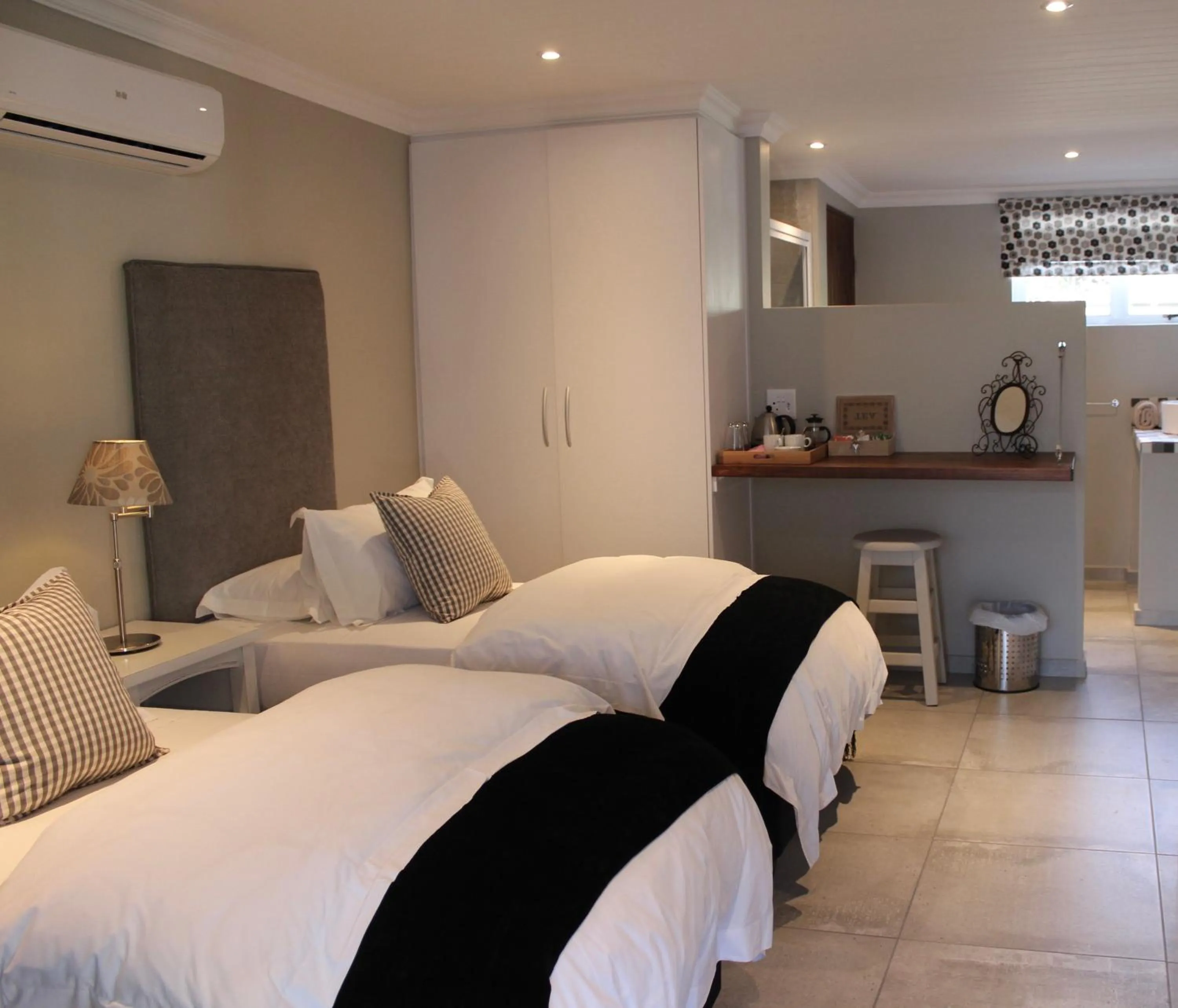 Photo of the whole room, Bed in Nuwerus Lodge Paarl