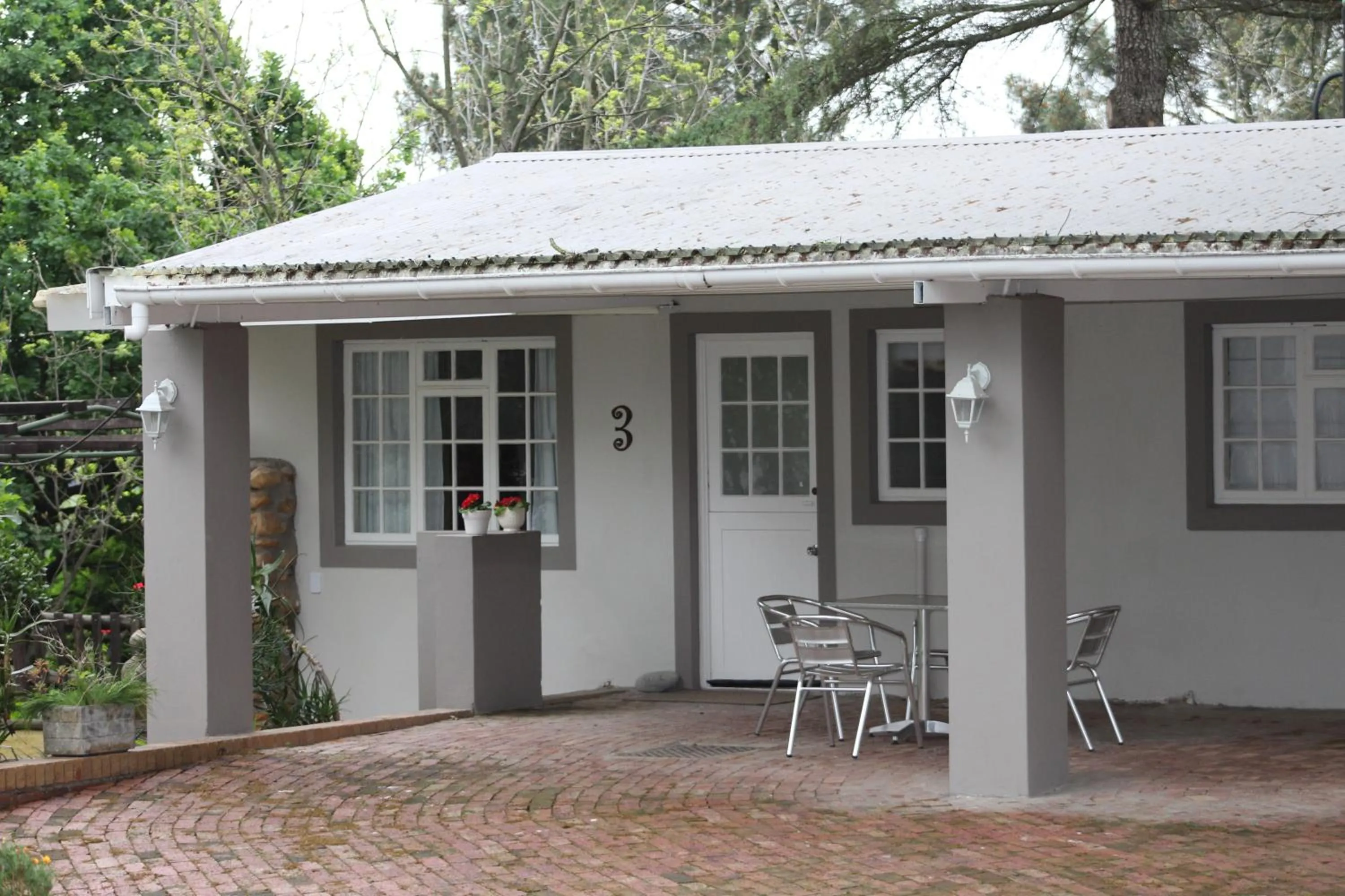Facade/entrance in Nuwerus Lodge Paarl