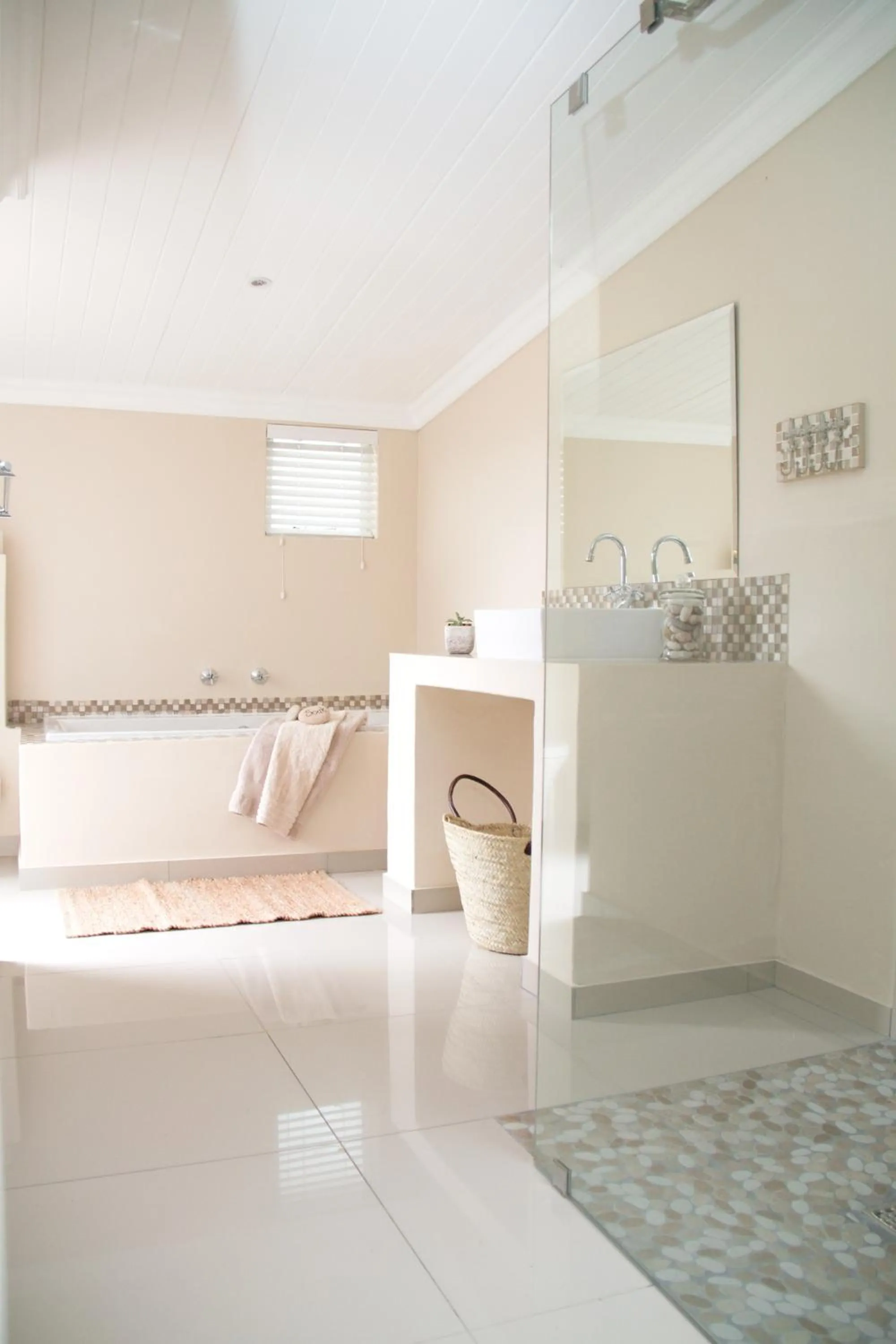 Shower in Nuwerus Lodge Paarl