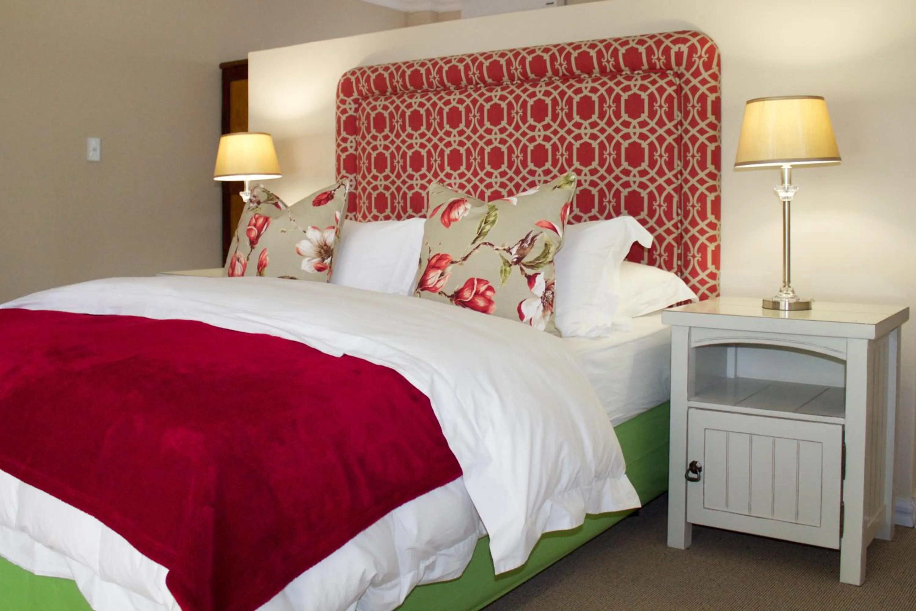 Bed in Nuwerus Lodge Paarl