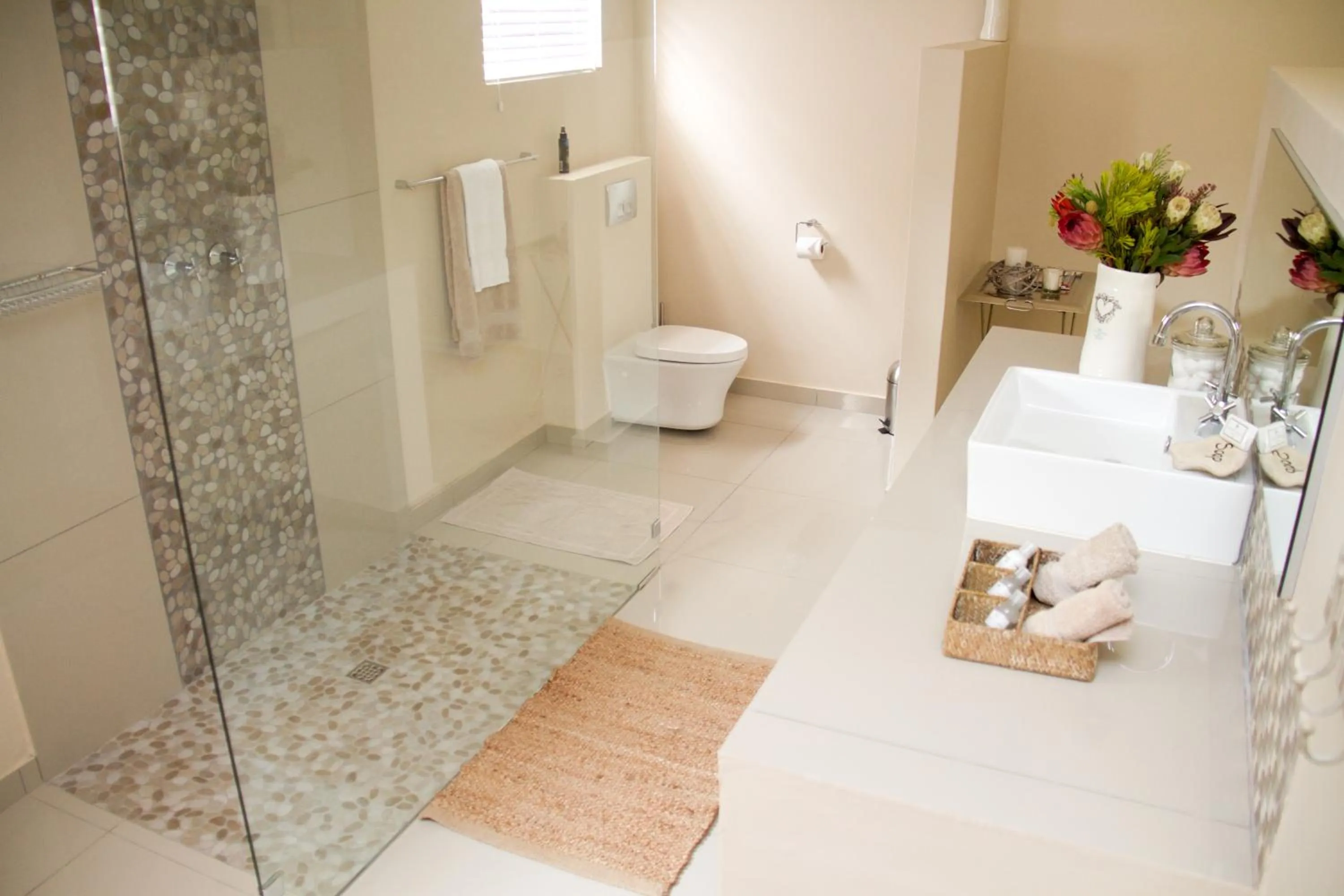 Shower in Nuwerus Lodge Paarl