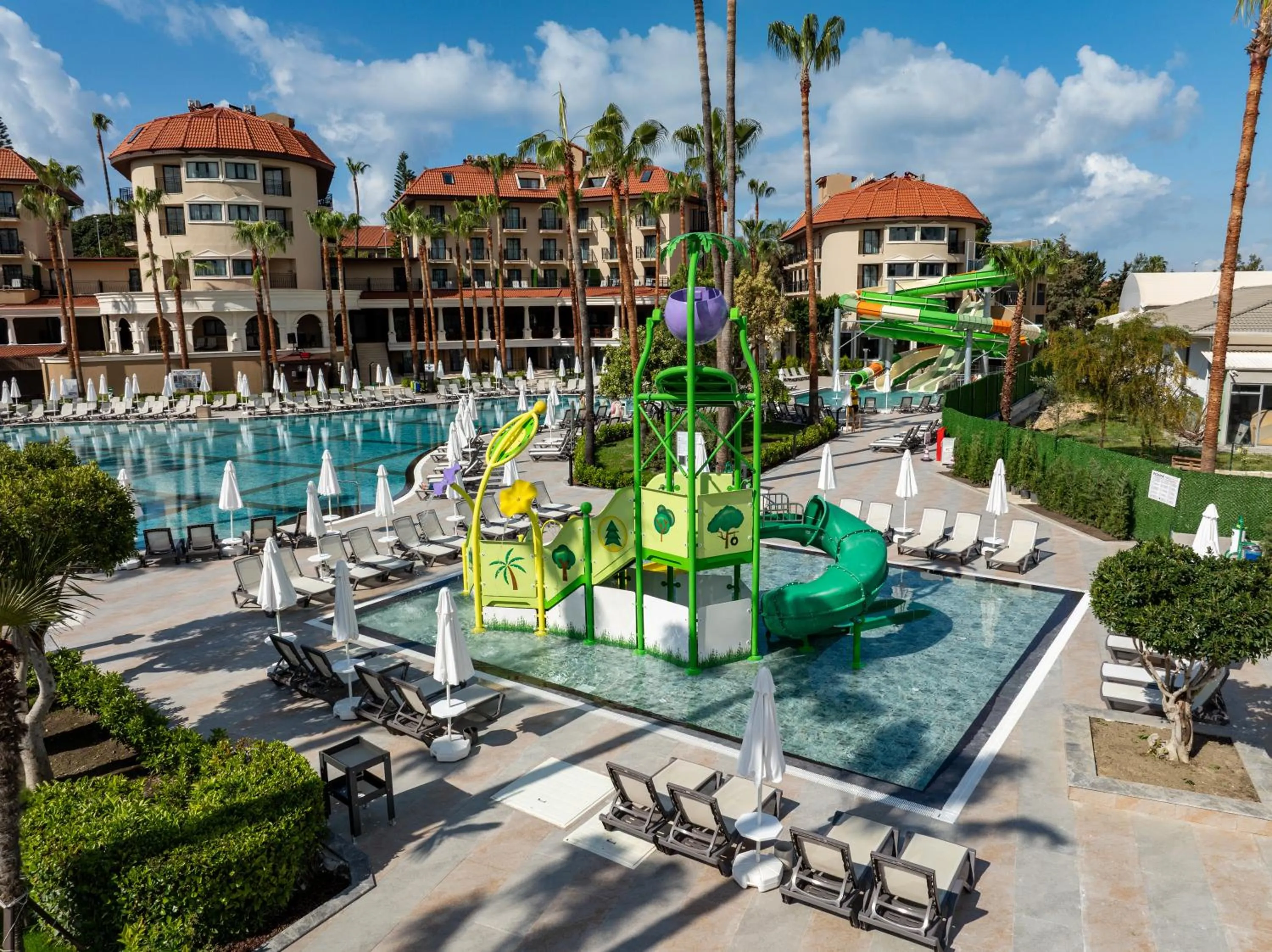 Swimming pool in Numa Club Side Hotel - Ultra All Inclusive