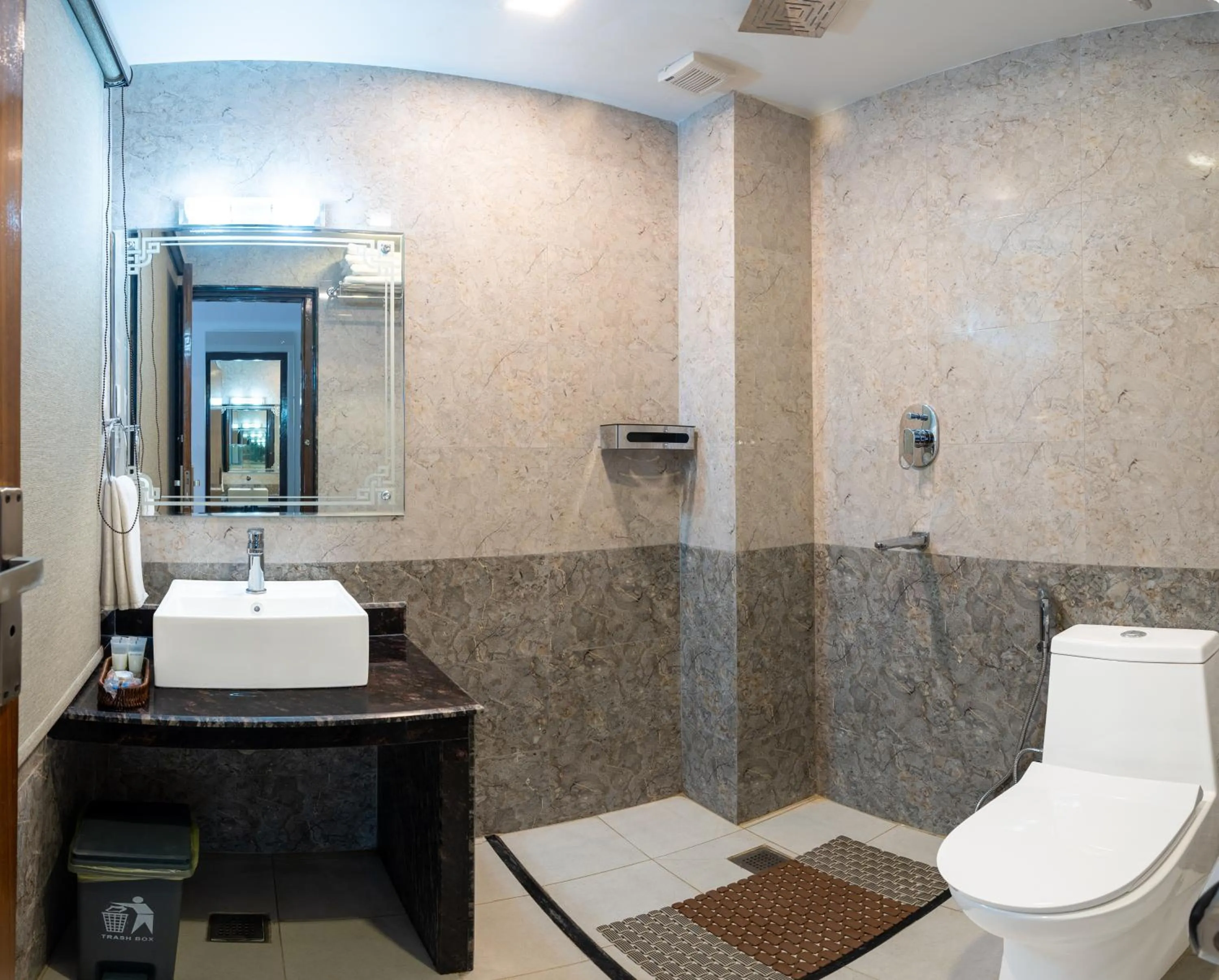 Toilet in Pokhara Alpine and Springs