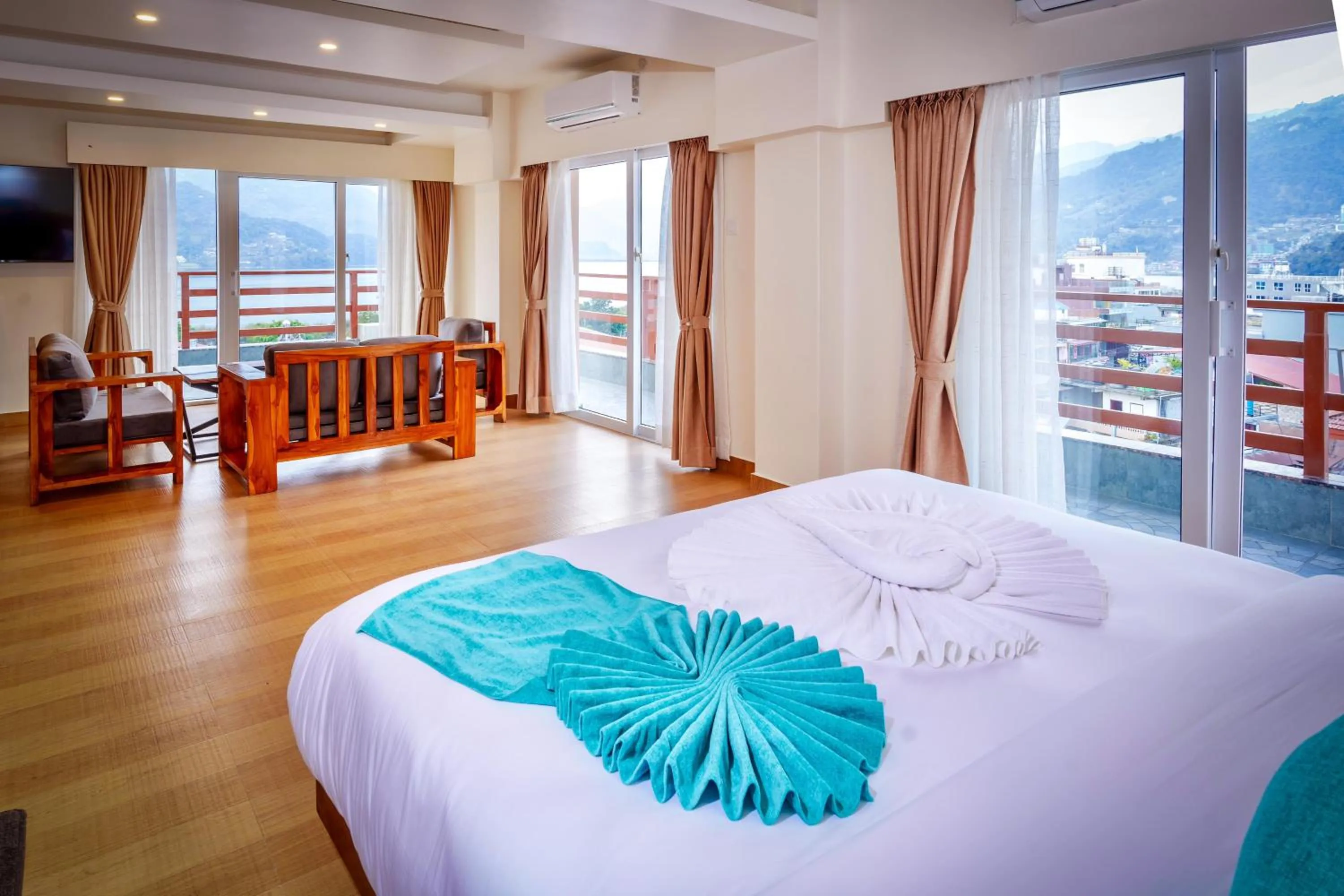 Bed in Pokhara Alpine and Springs