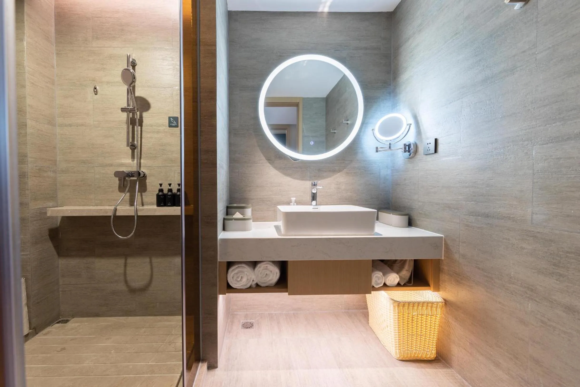 Shower in Atour Hotel Dongguan Fenggang