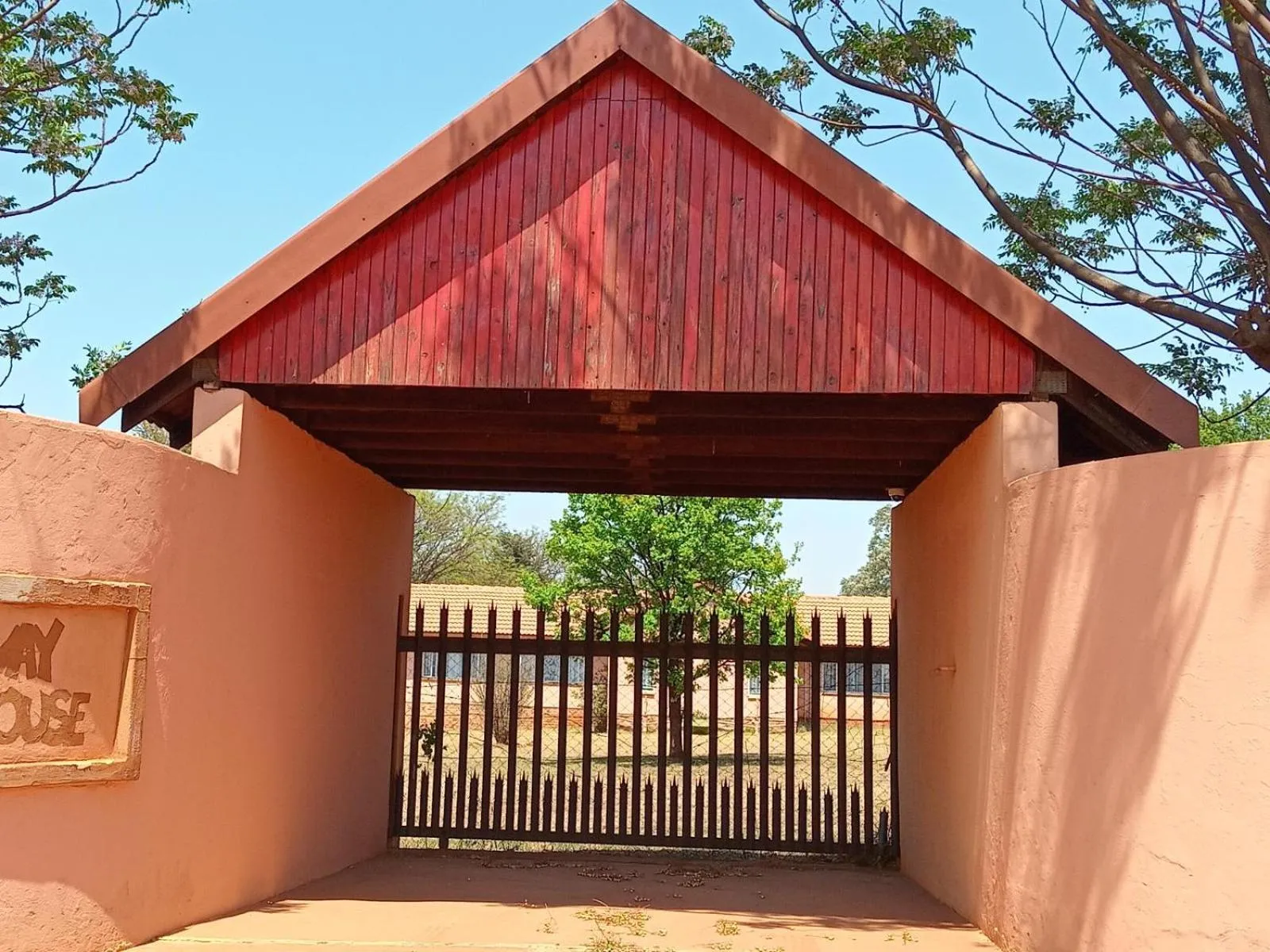 Facade/entrance in Gateway Guesthouse