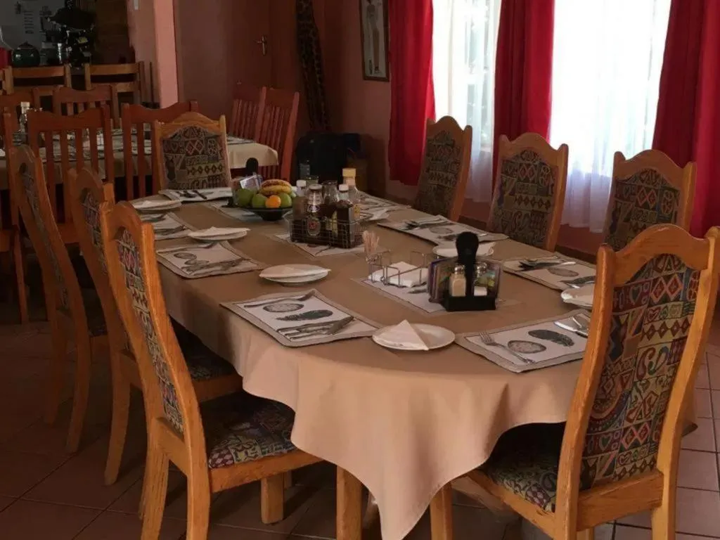 Dining area in Gateway Guesthouse