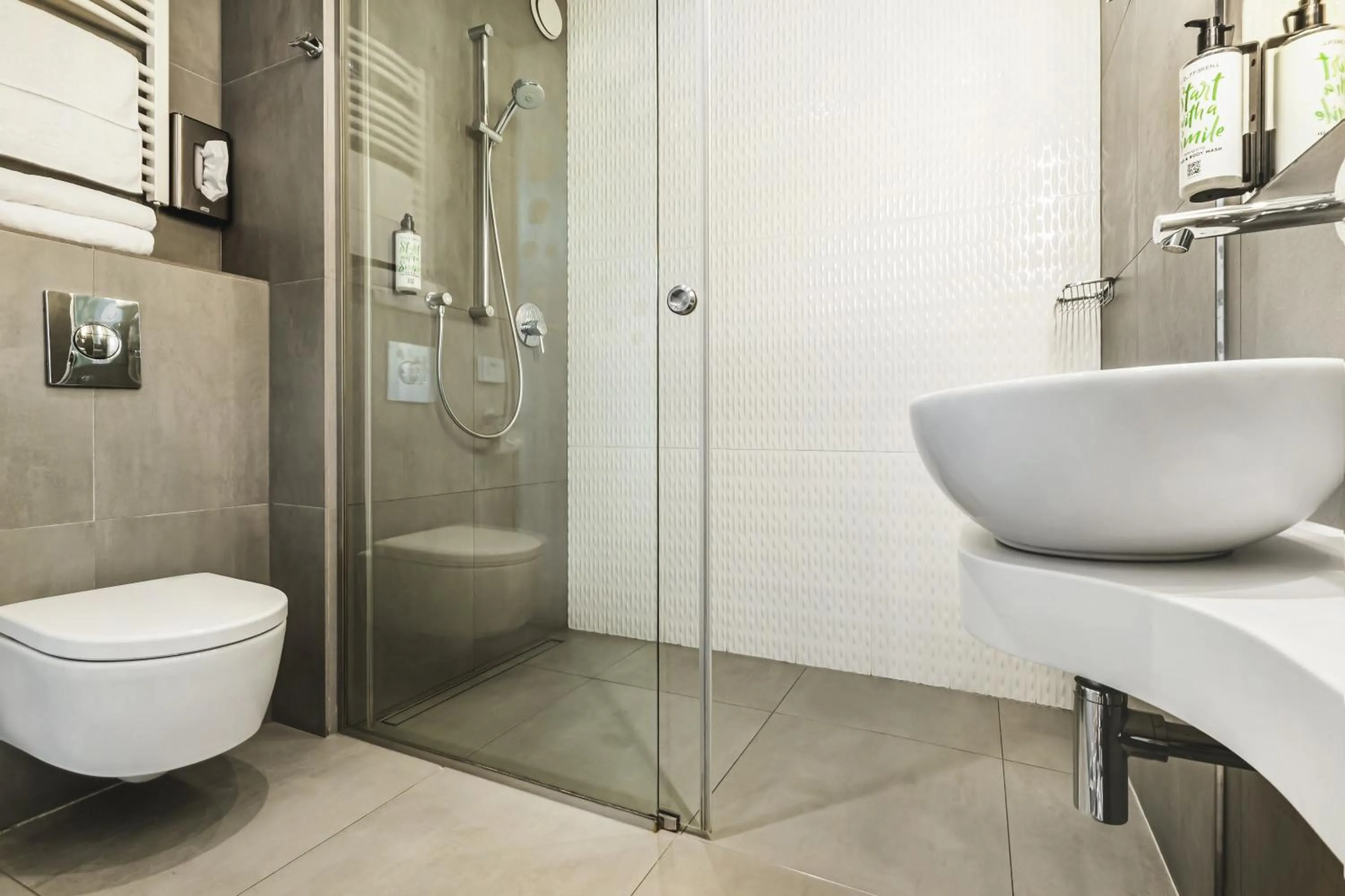 Shower in Qubus Hotel Żory