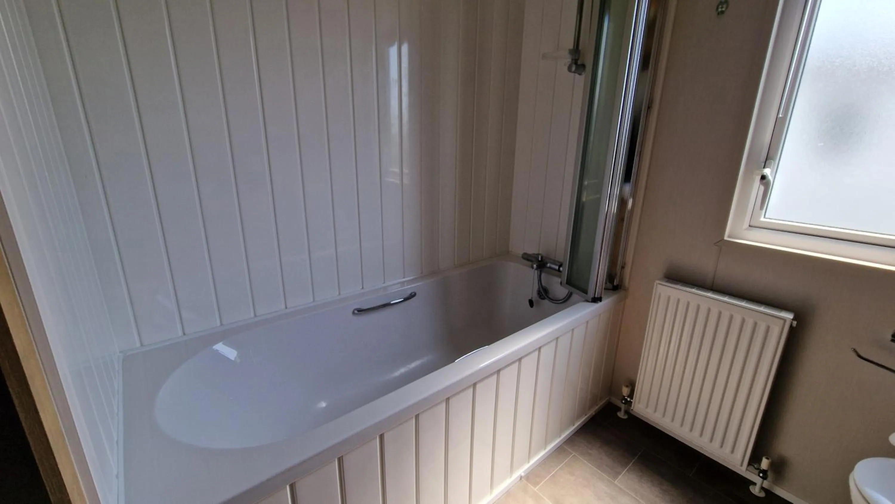 Bathroom in Beach Lodge - 5 minute walk to the sandy beach