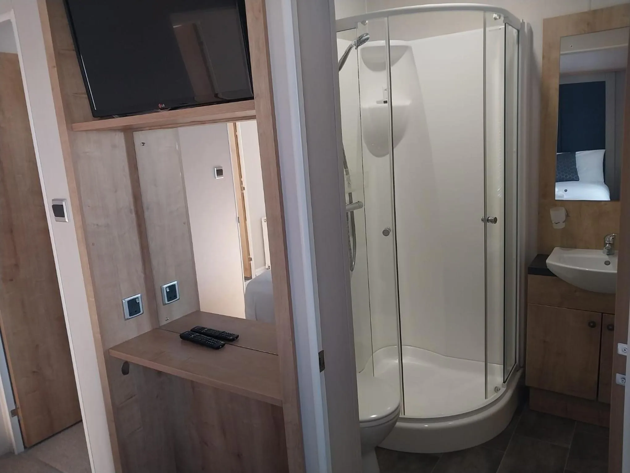 Shower in Beach Lodge - 5 minute walk to the sandy beach