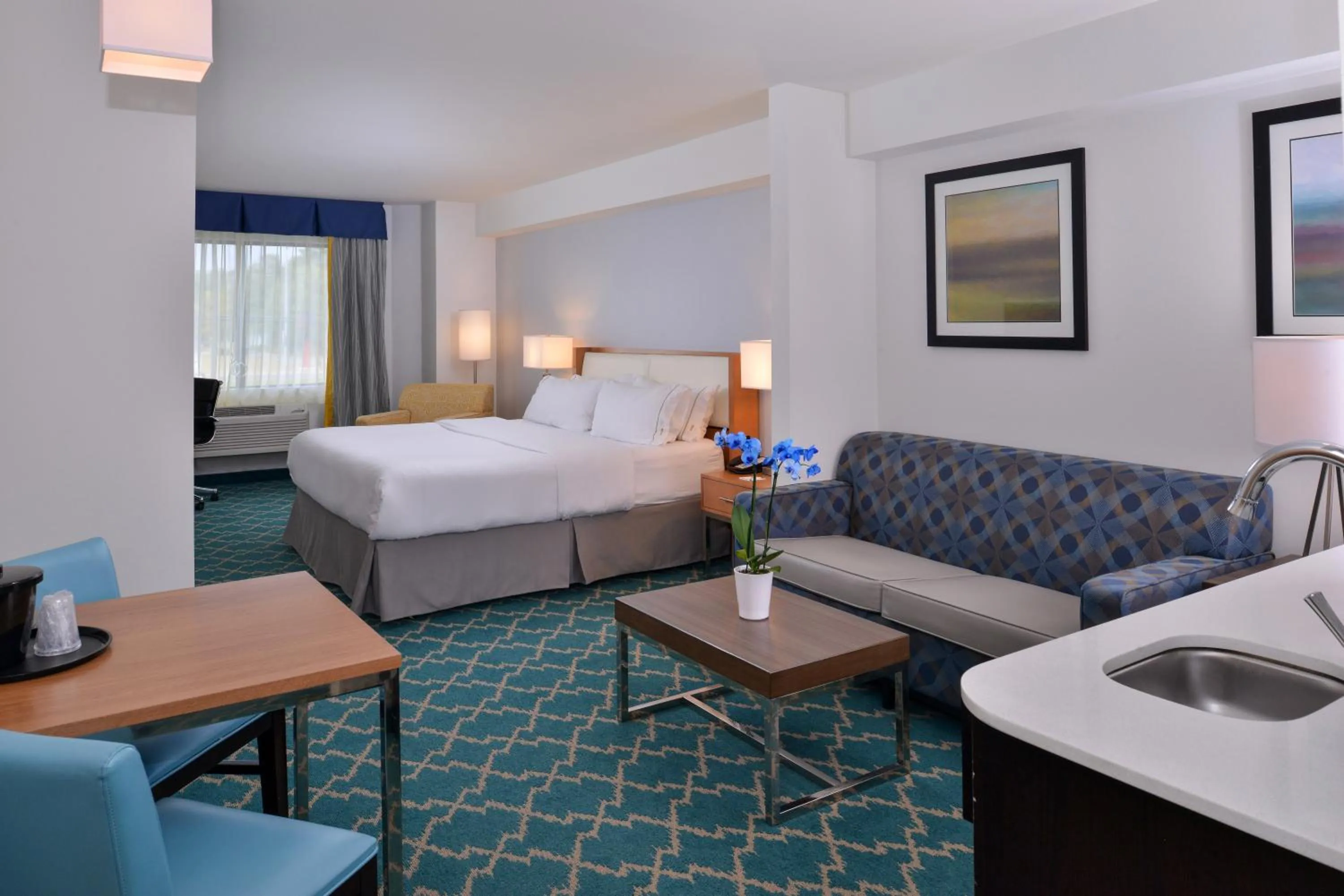 Photo of the whole room, Bed in Holiday Inn Express and Suites West Ocean City by IHG